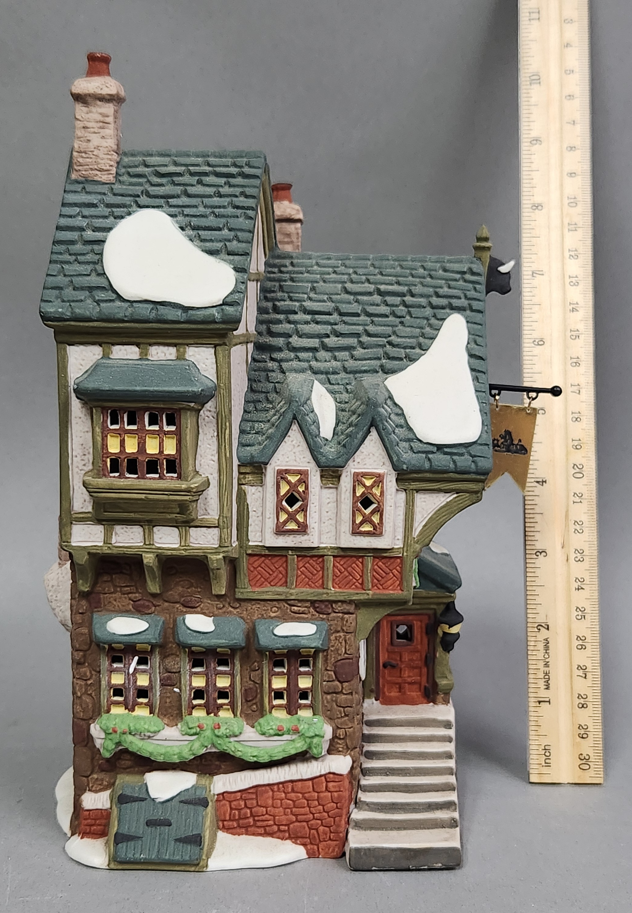 Department 56 Pied Bull Inn