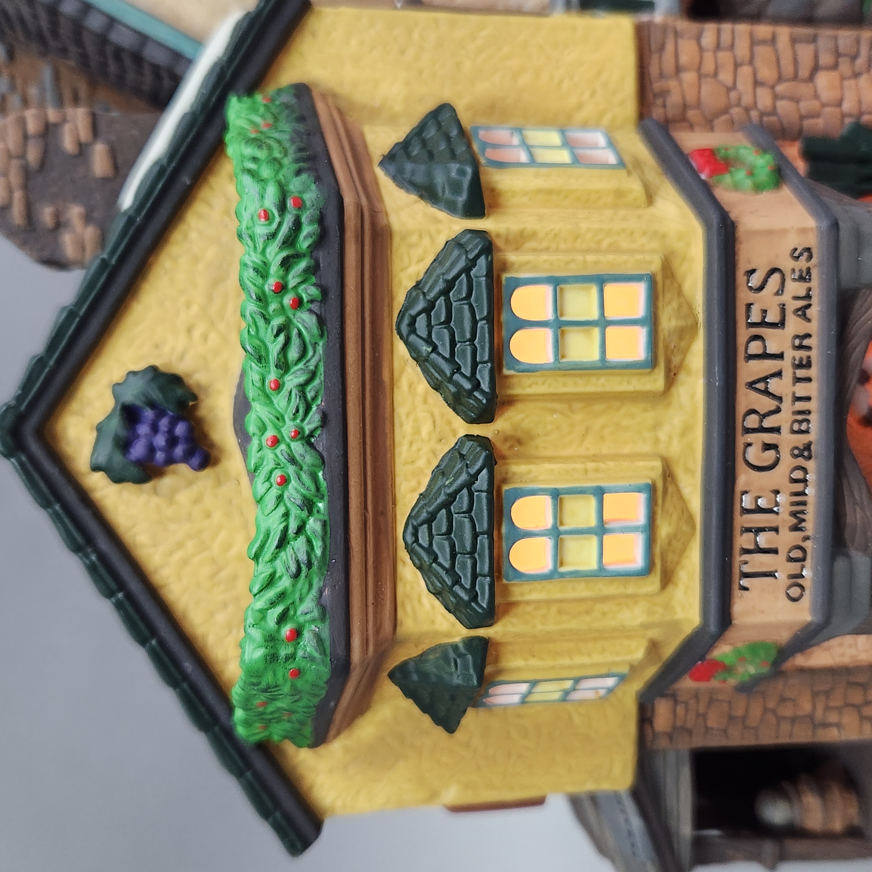 Department 56 Grapes Inn