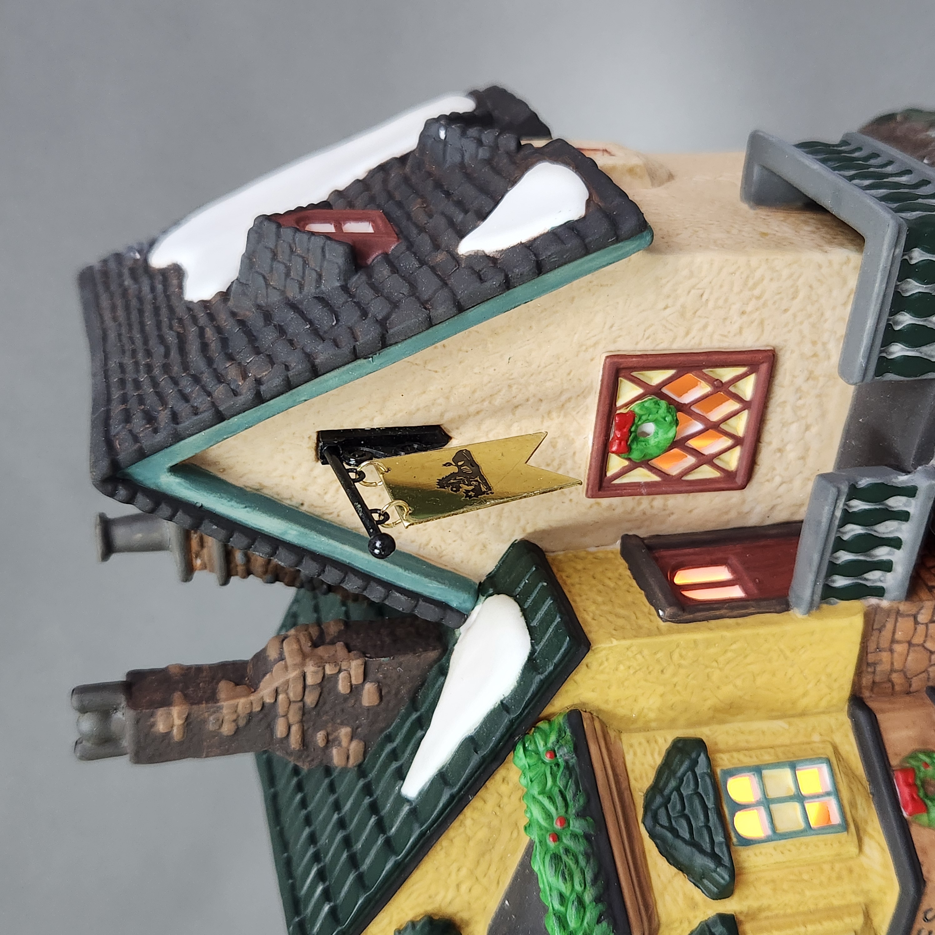 Department 56 Grapes Inn