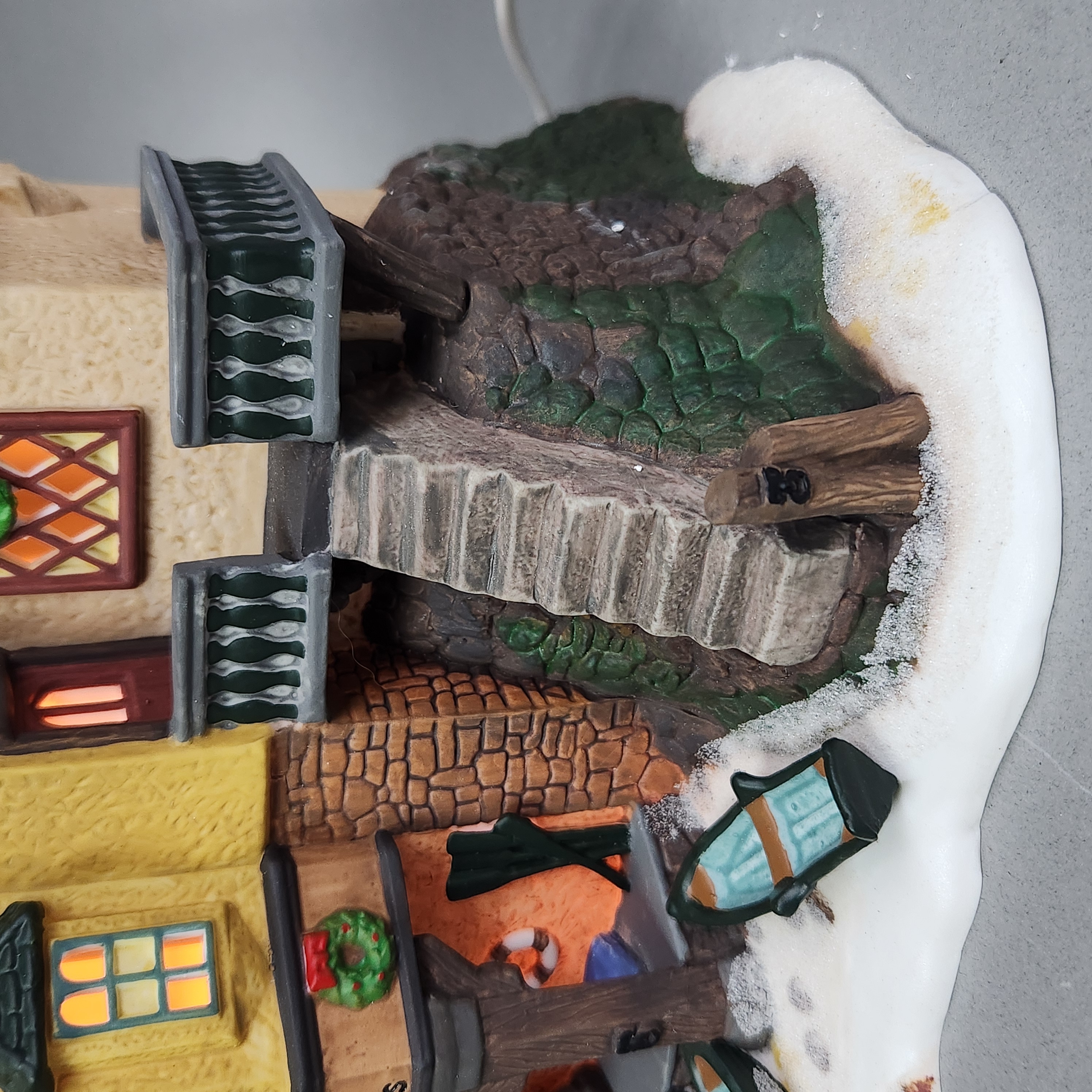 Department 56 Grapes Inn