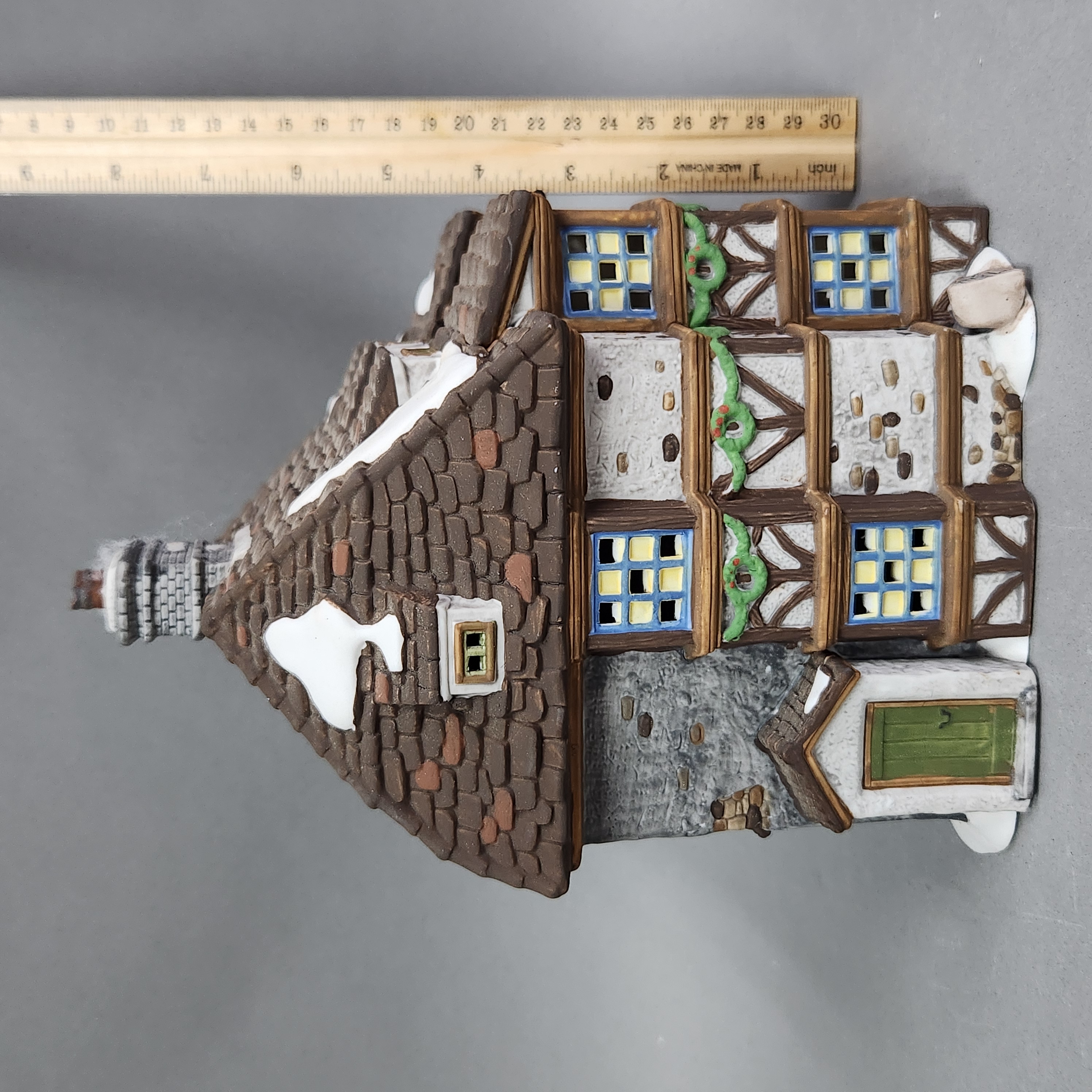 Department 56 Sir John Falstaff Inn