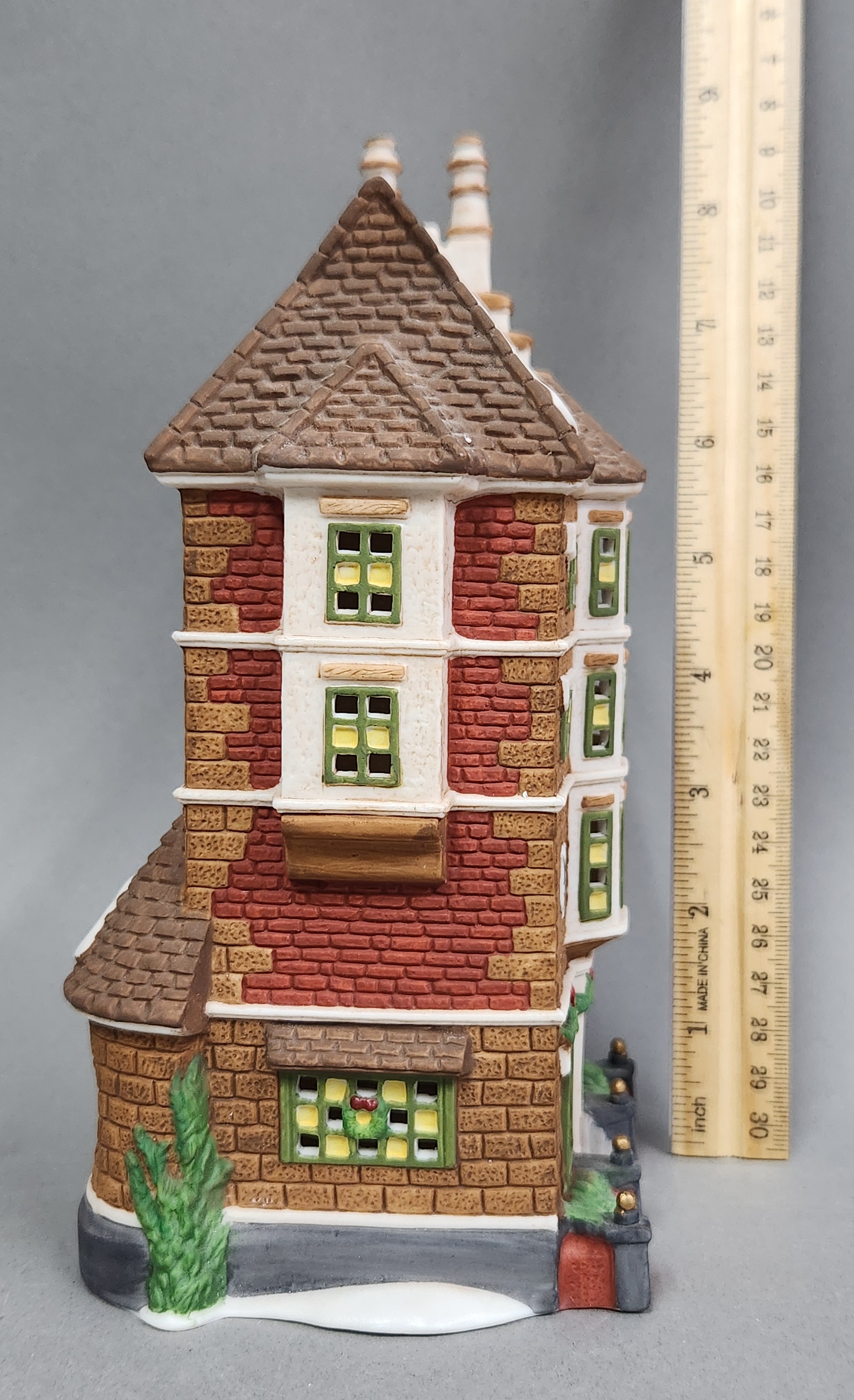 Dept 56 Nephew Fred's Flat
