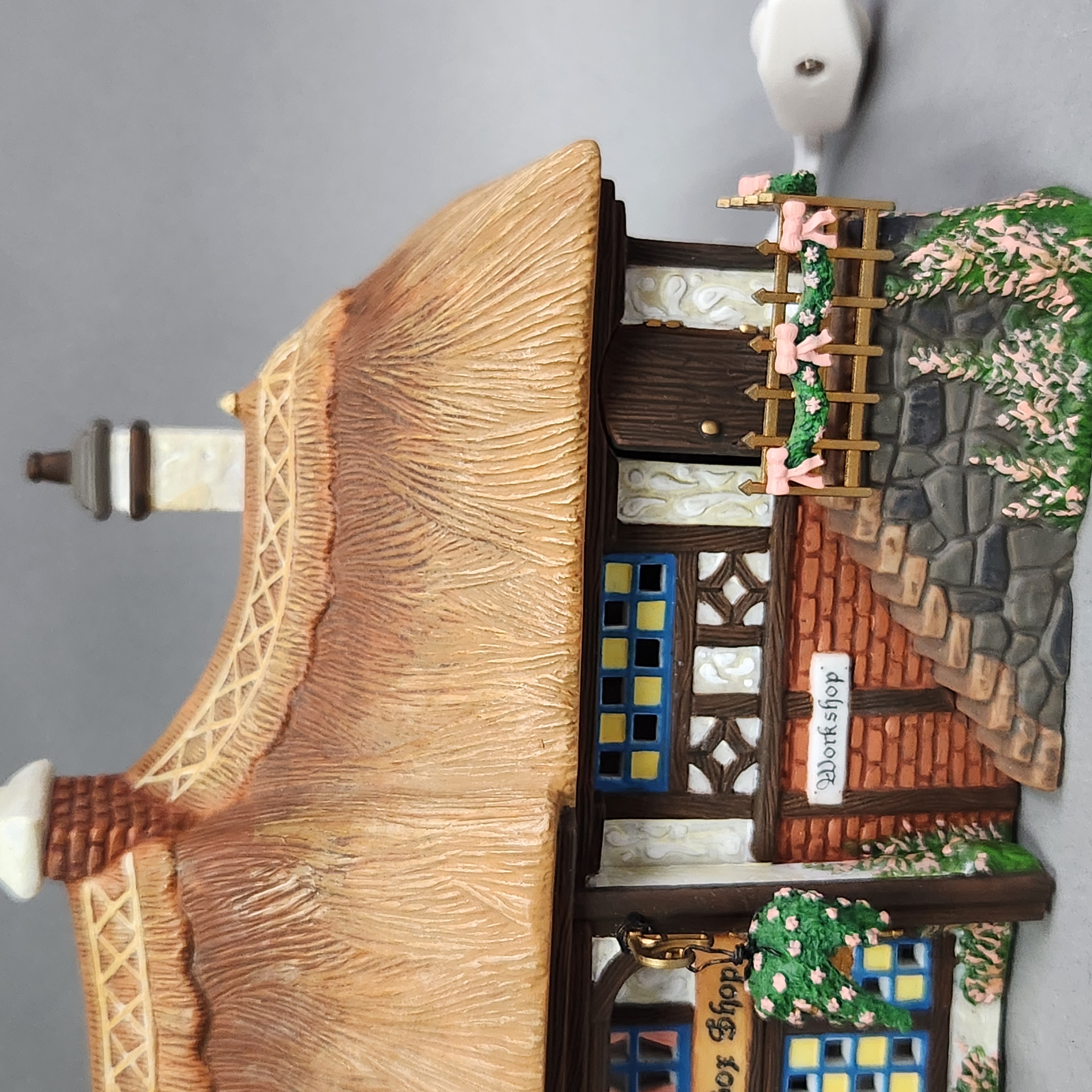 Dept 56 Aldeburgh Music Box Shop Set