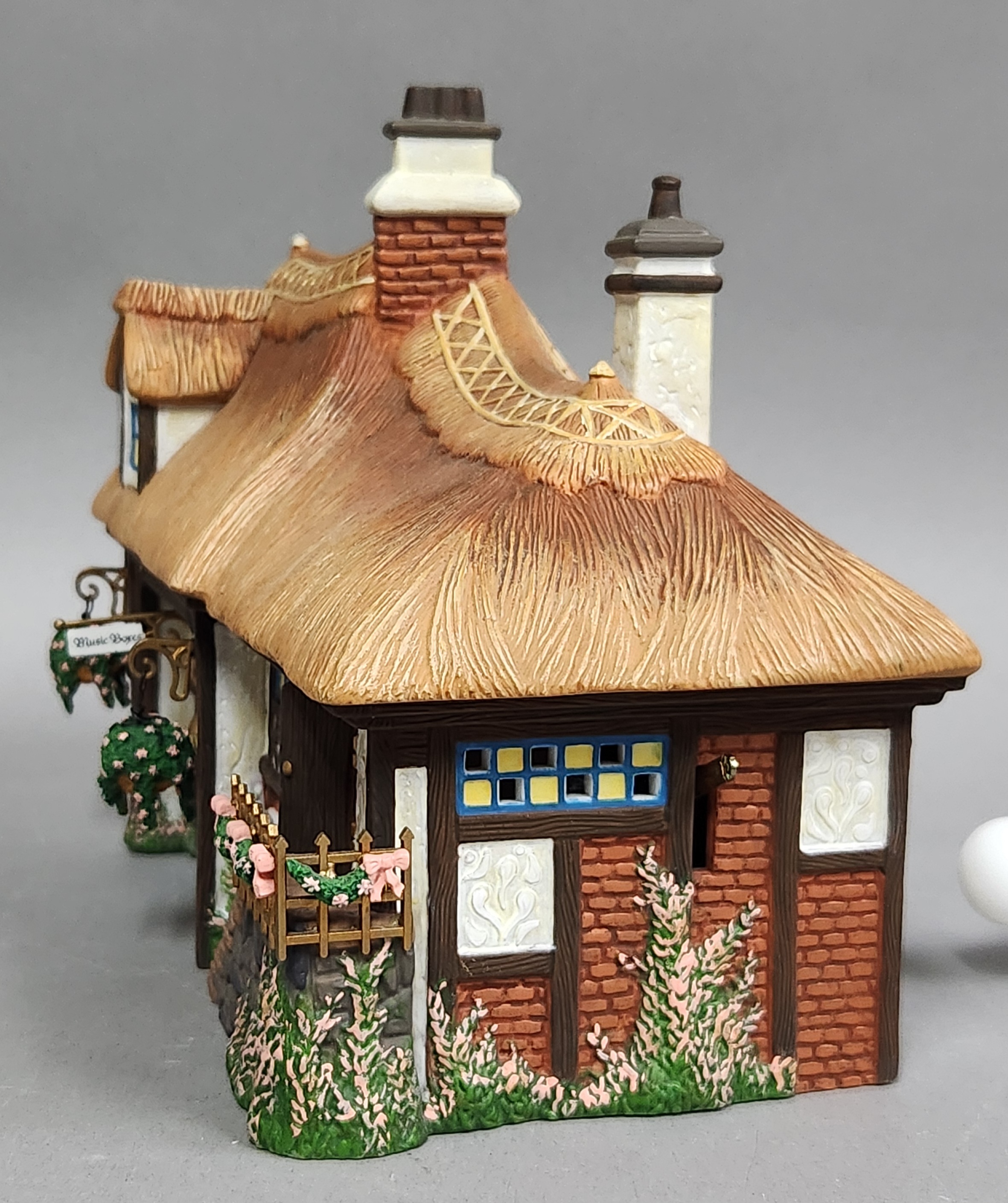 Dept 56 Aldeburgh Music Box Shop Set