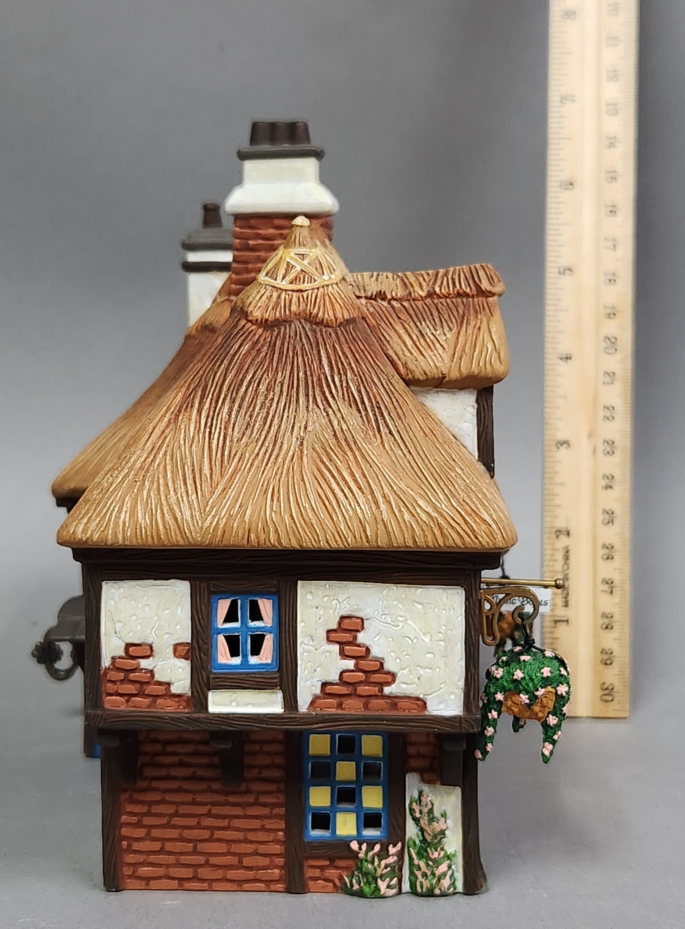 Dept 56 Aldeburgh Music Box Shop Set