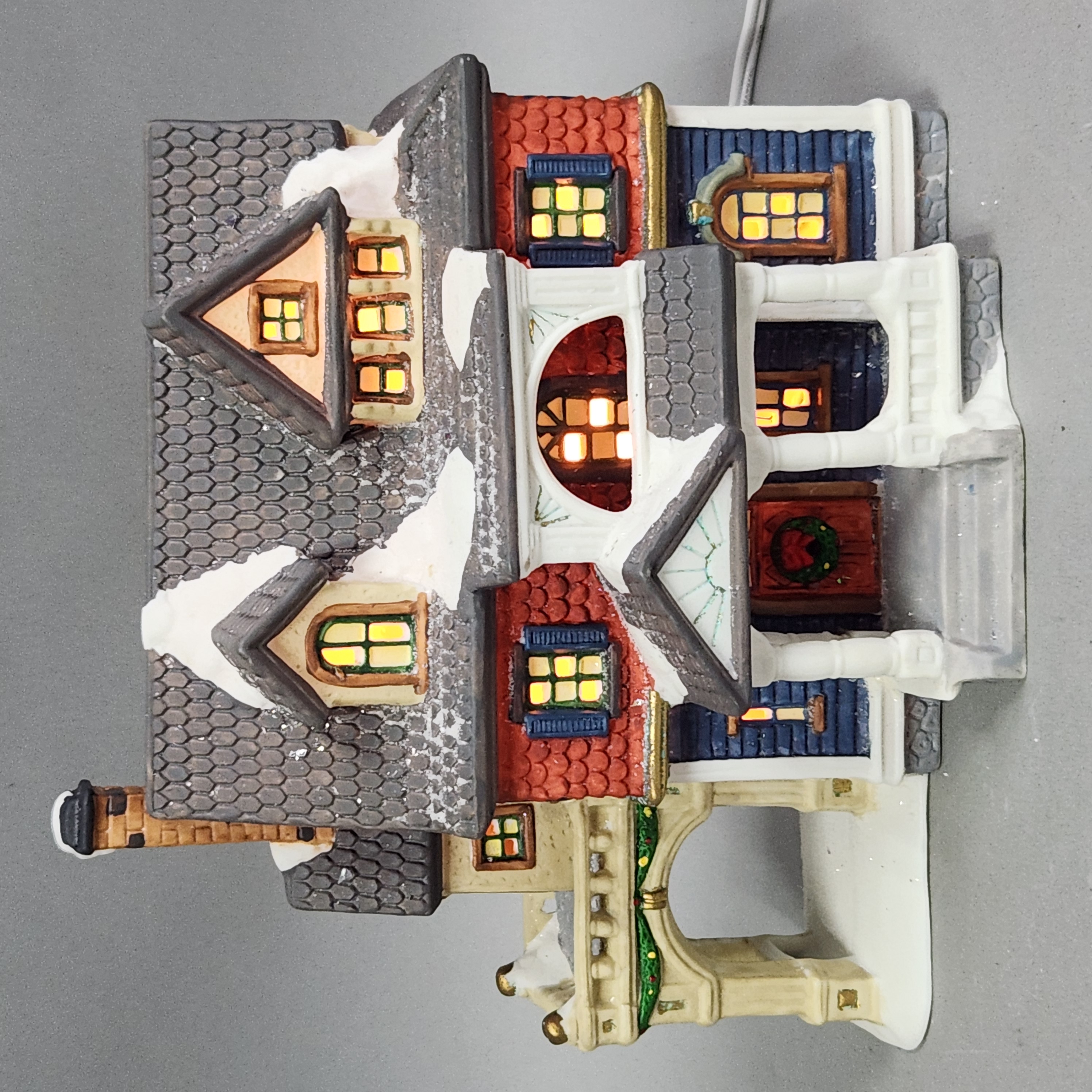 Dickens Collectables Porcelain Lighted House