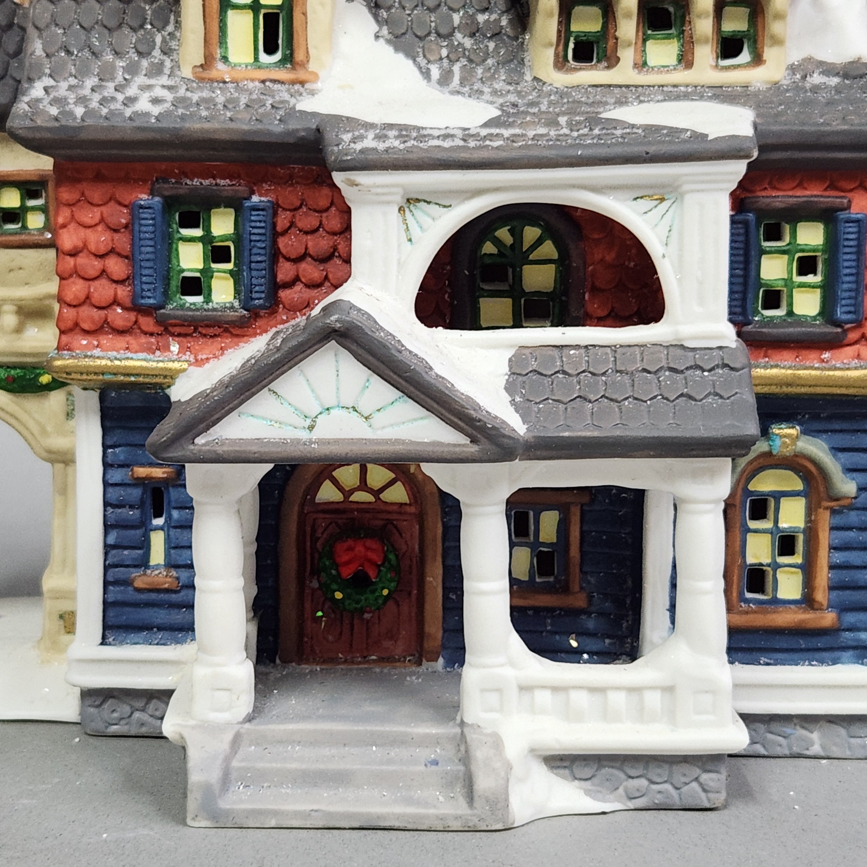 Dickens Collectables Porcelain Lighted House