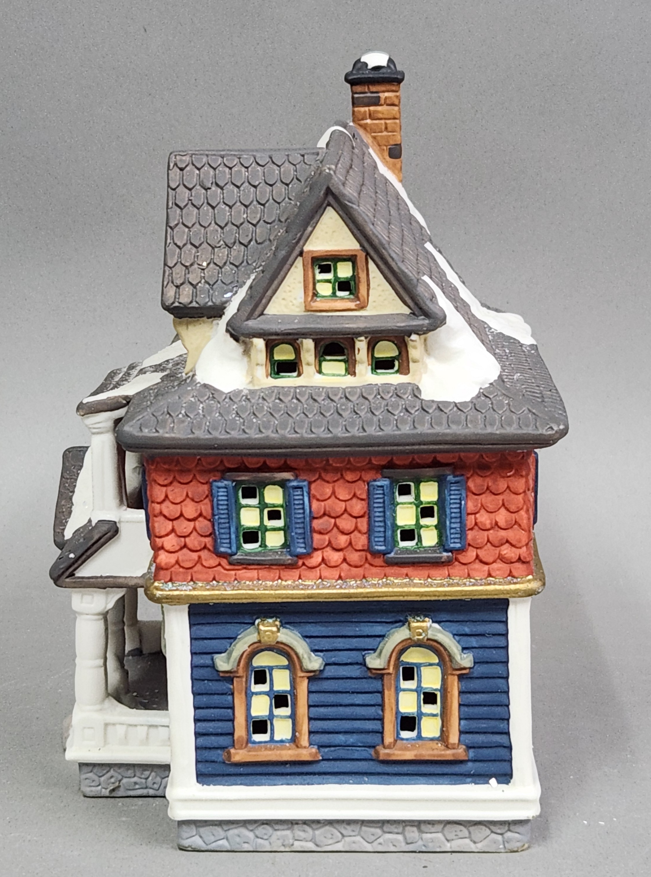 Dickens Collectables Porcelain Lighted House