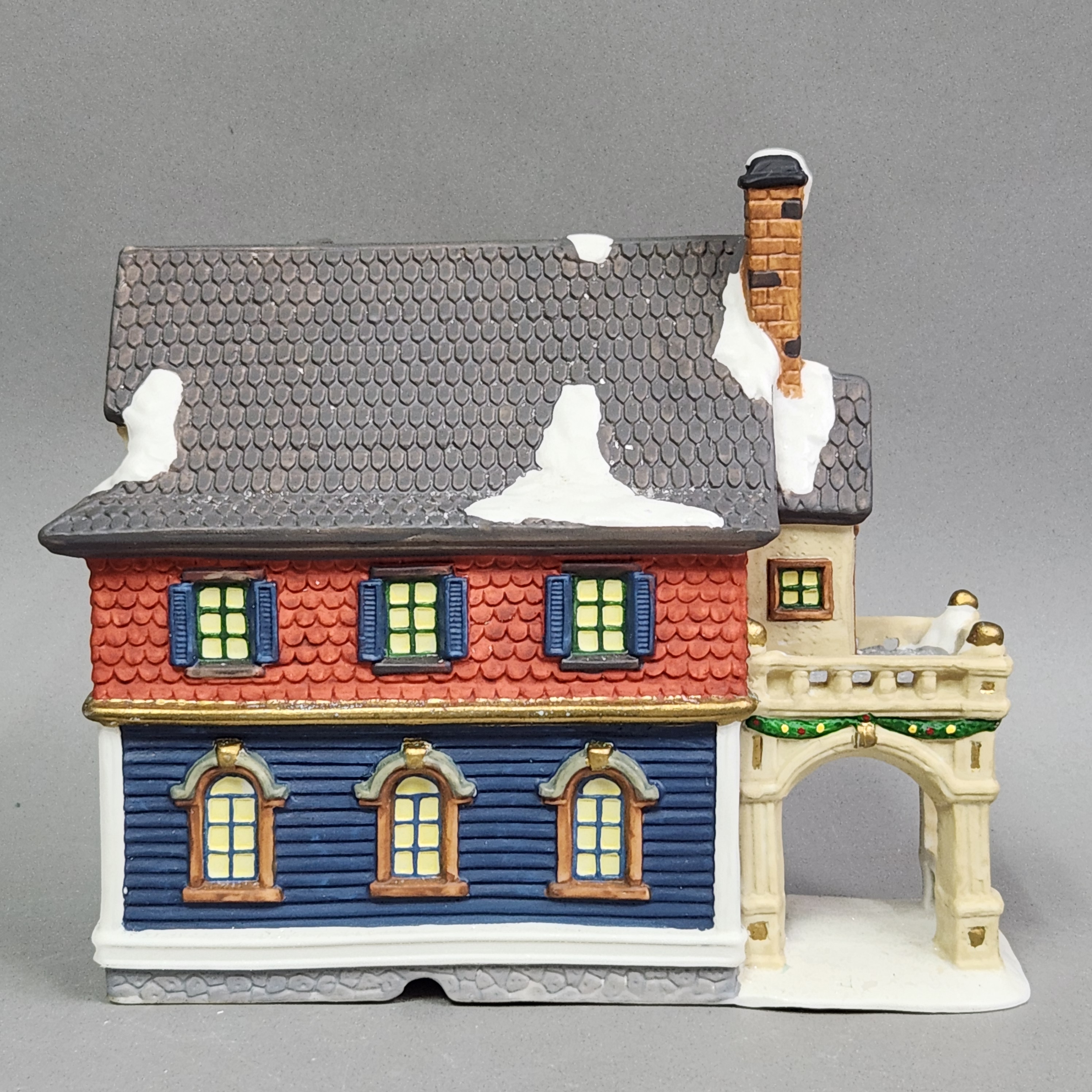 Dickens Collectables Porcelain Lighted House