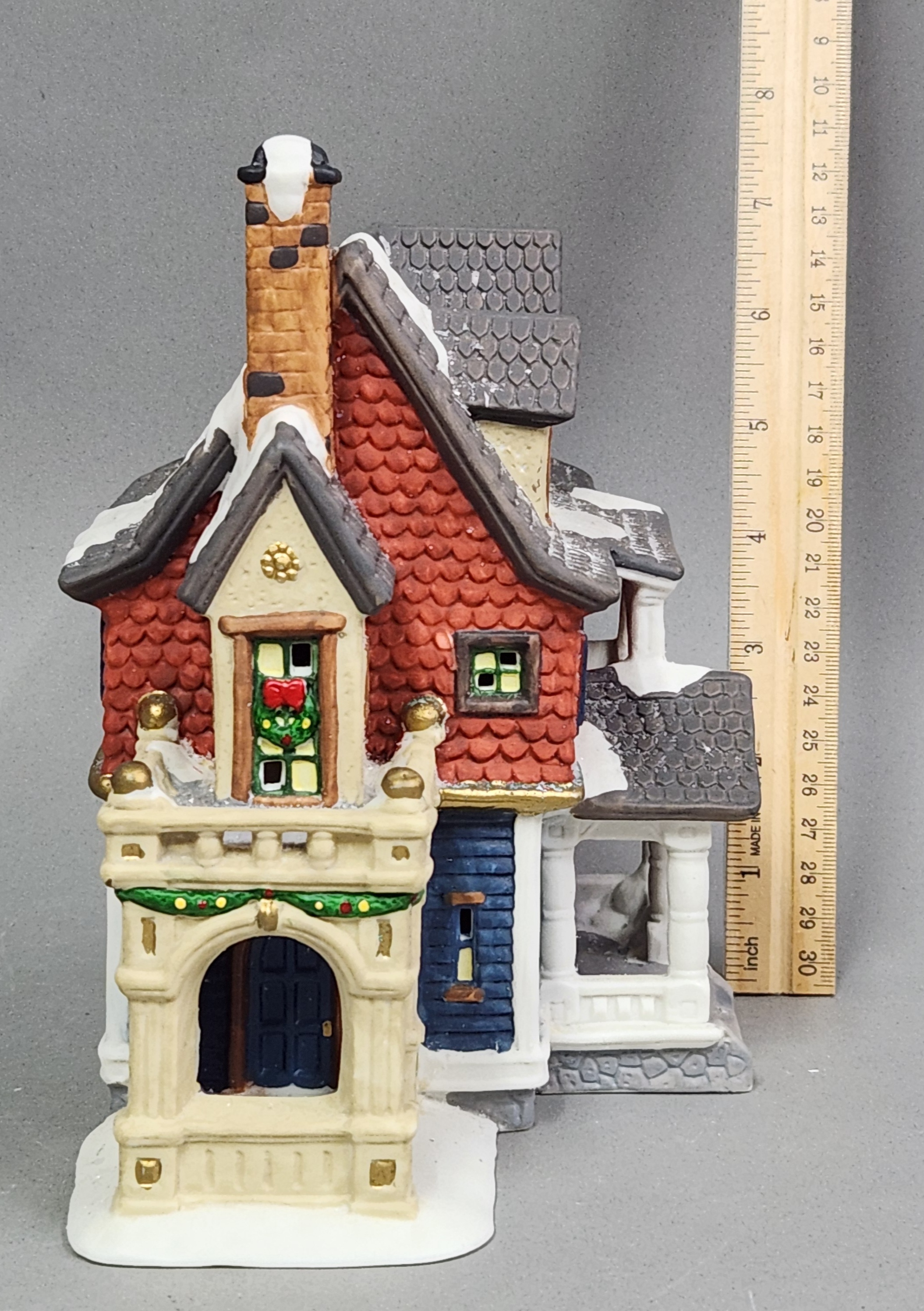 Dickens Collectables Porcelain Lighted House