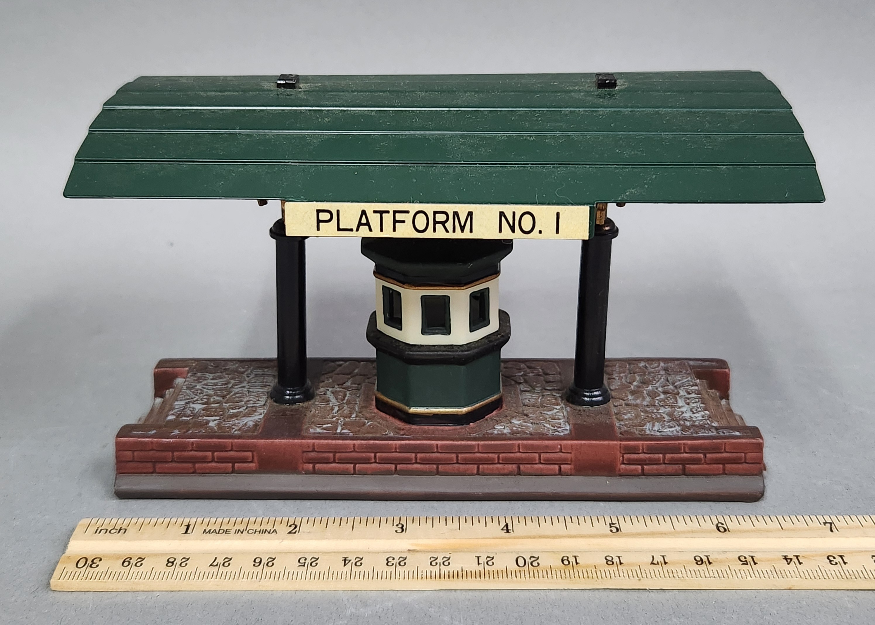 Dept 56 Heritage Village Station Platform