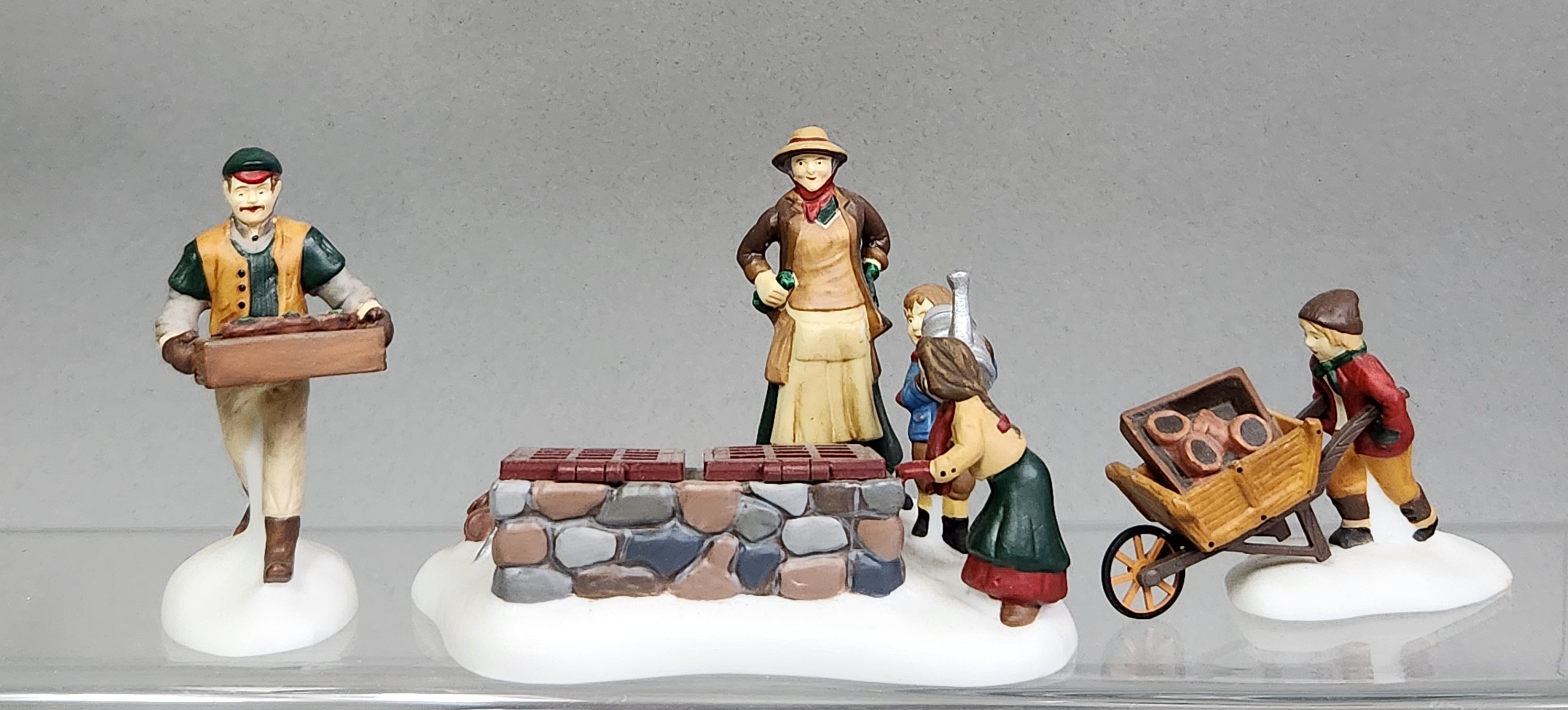 Dept 56 Porcelain Heritage Village Accessories