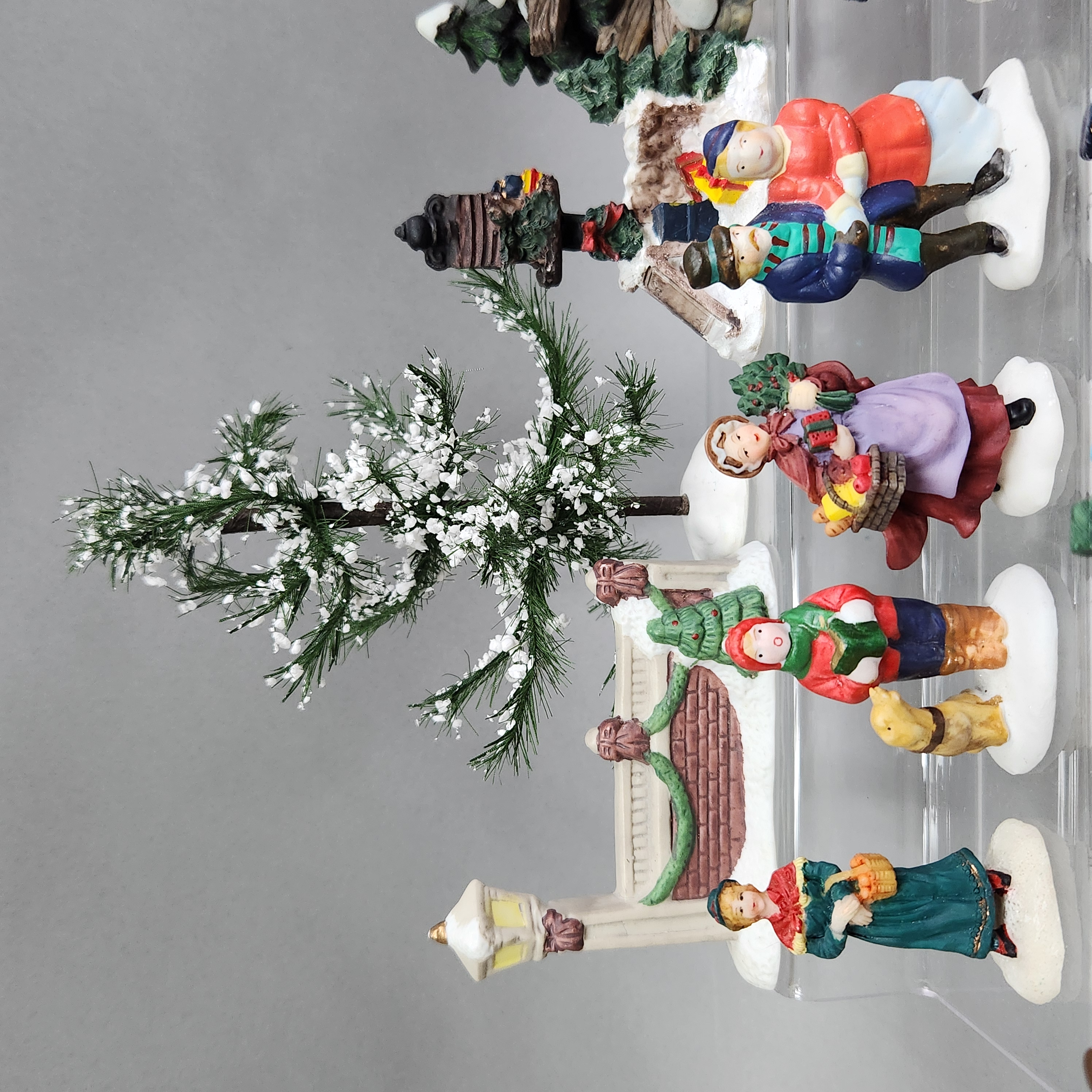 Winter Village Figurines & Scenery
