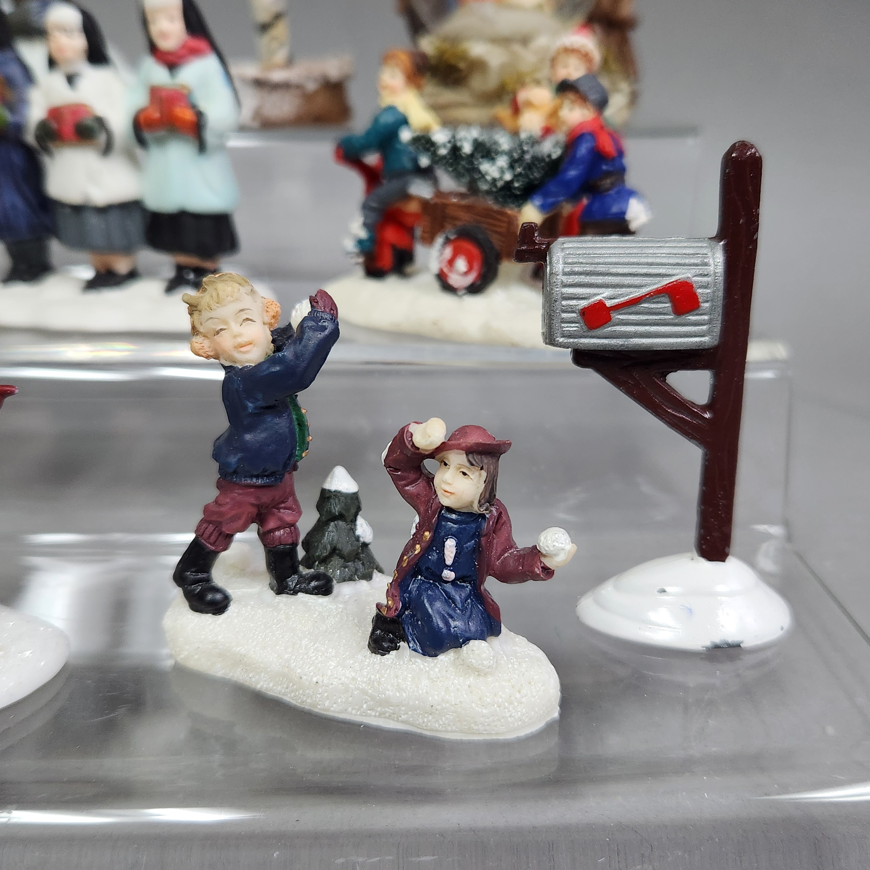 Winter Village Figurines & Scenery