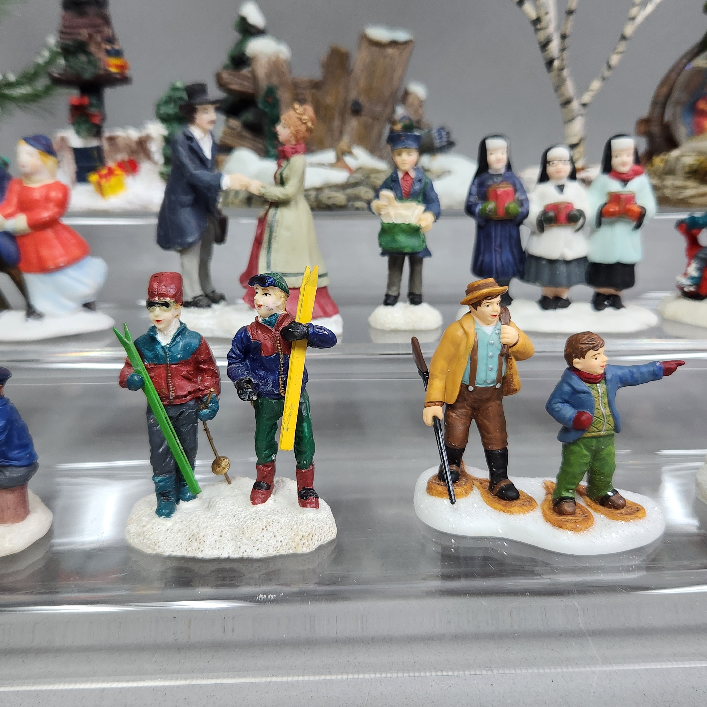 Winter Village Figurines & Scenery
