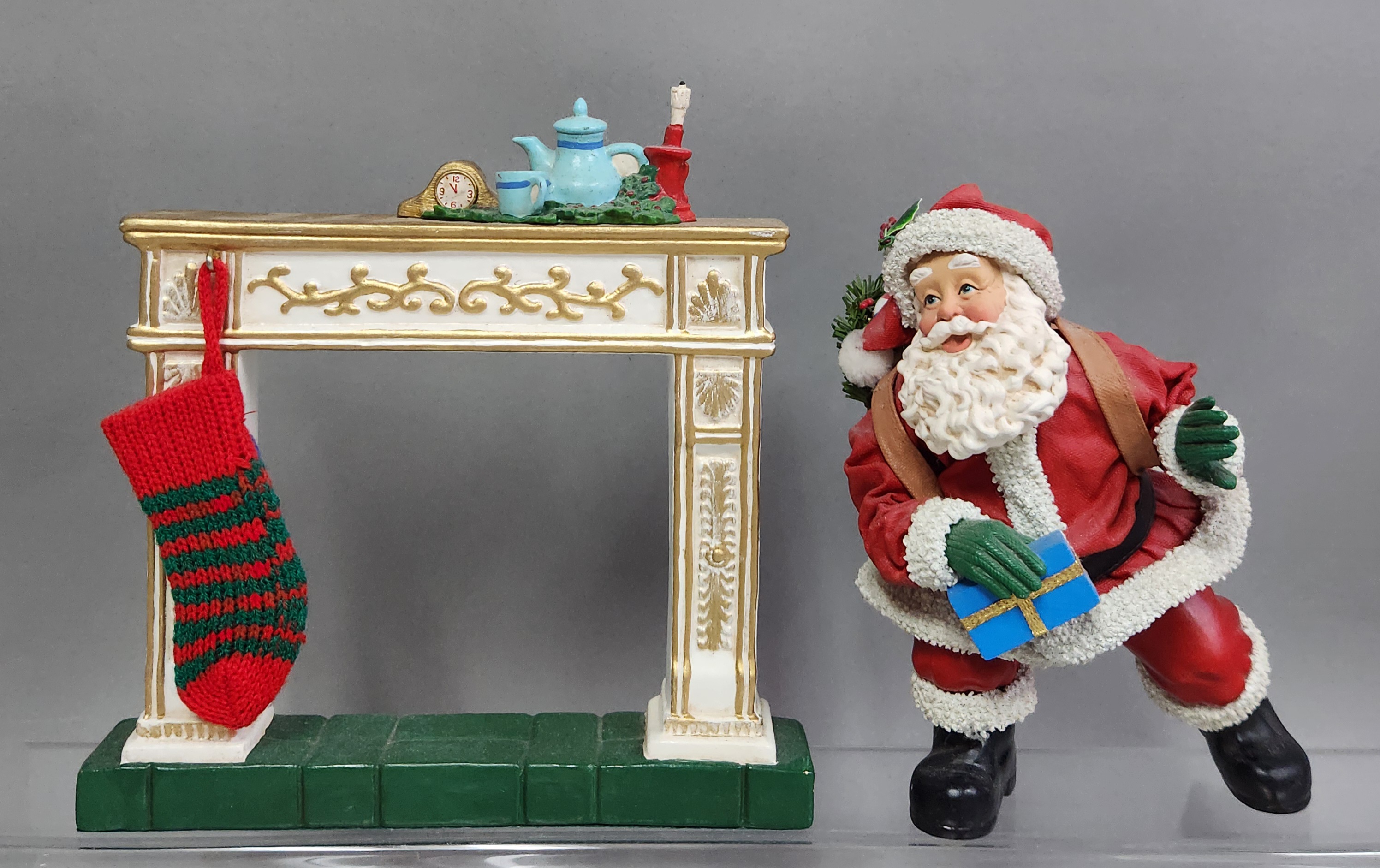 Clothtique Down The Chimney Santa