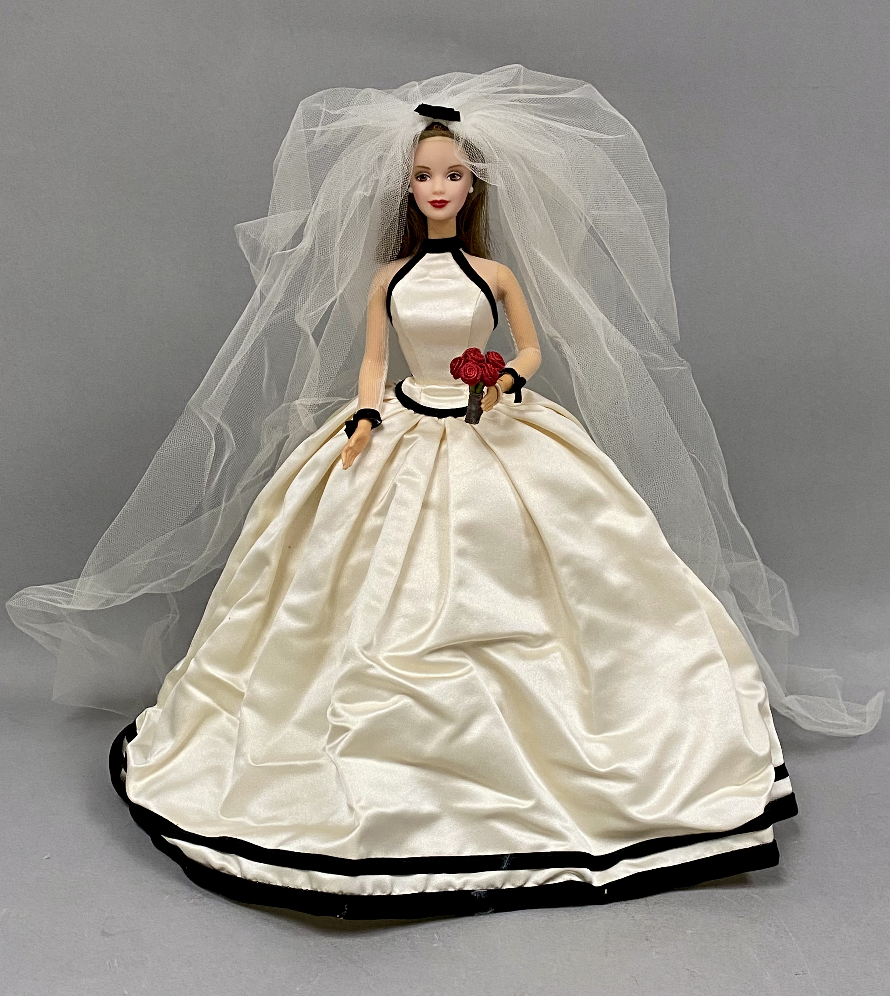 Mattel 1998 Vera Wang Vinyl Bride Barbie