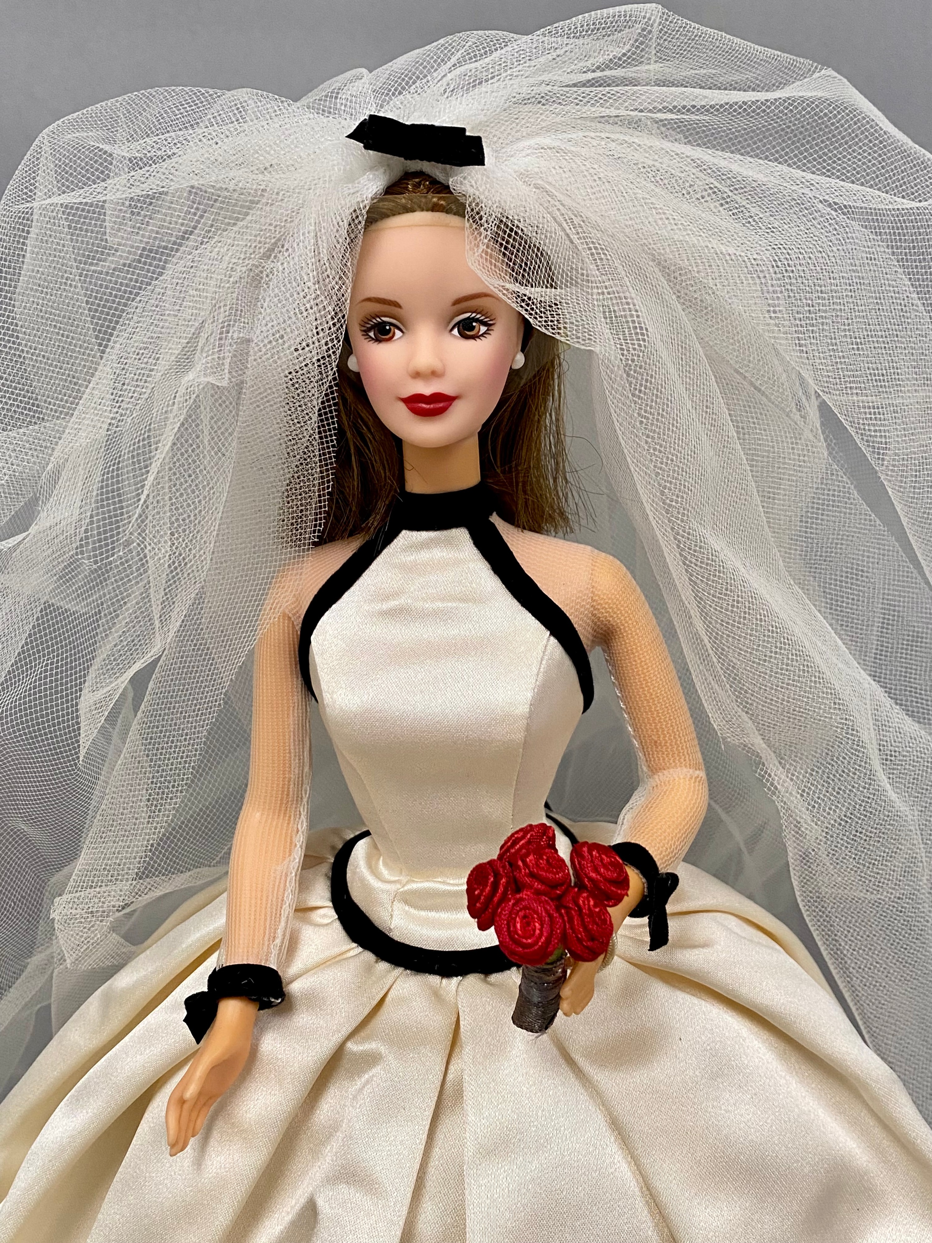 Mattel 1998 Vera Wang Vinyl Bride Barbie