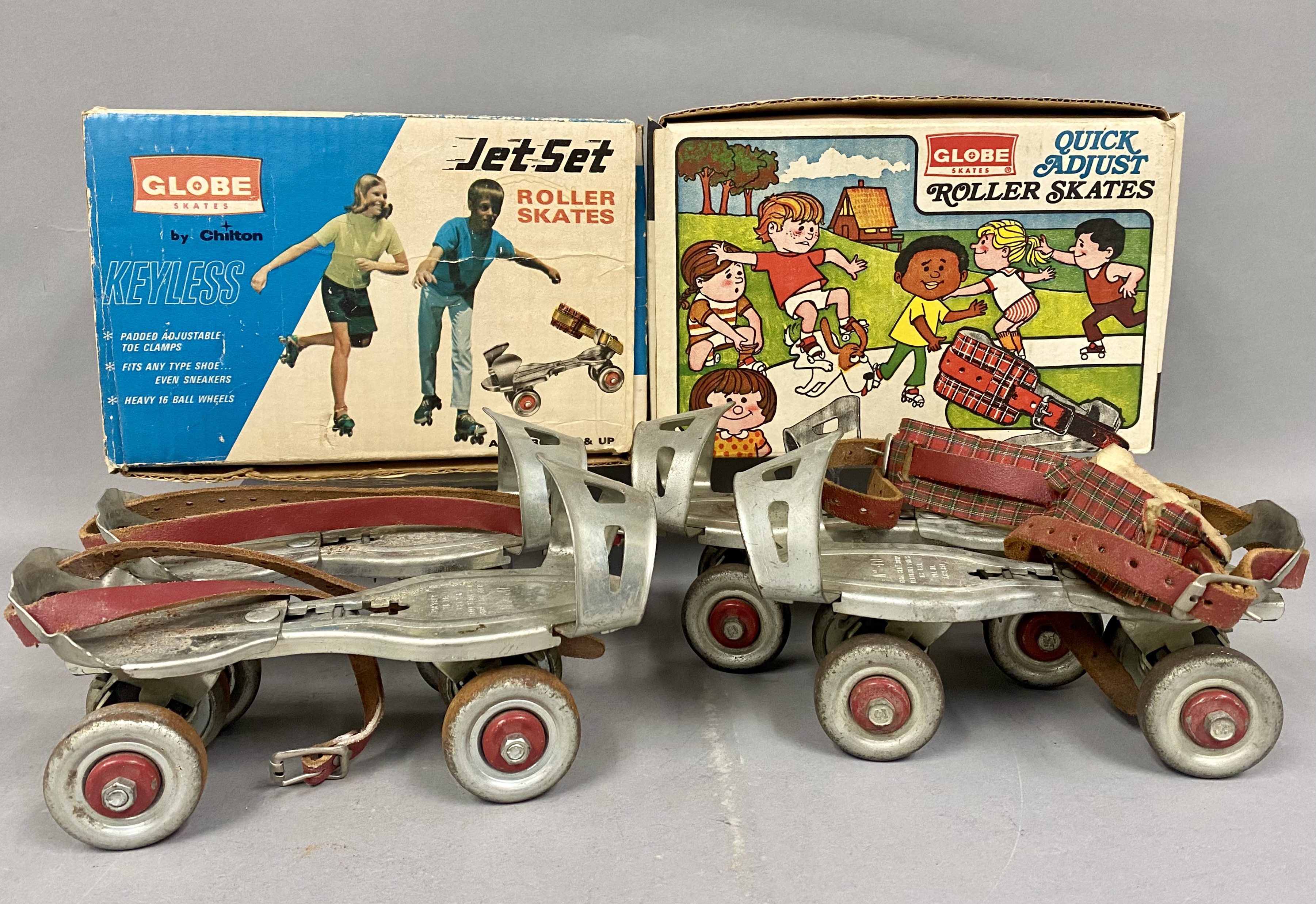 2 Globe Keyless Roller Skates