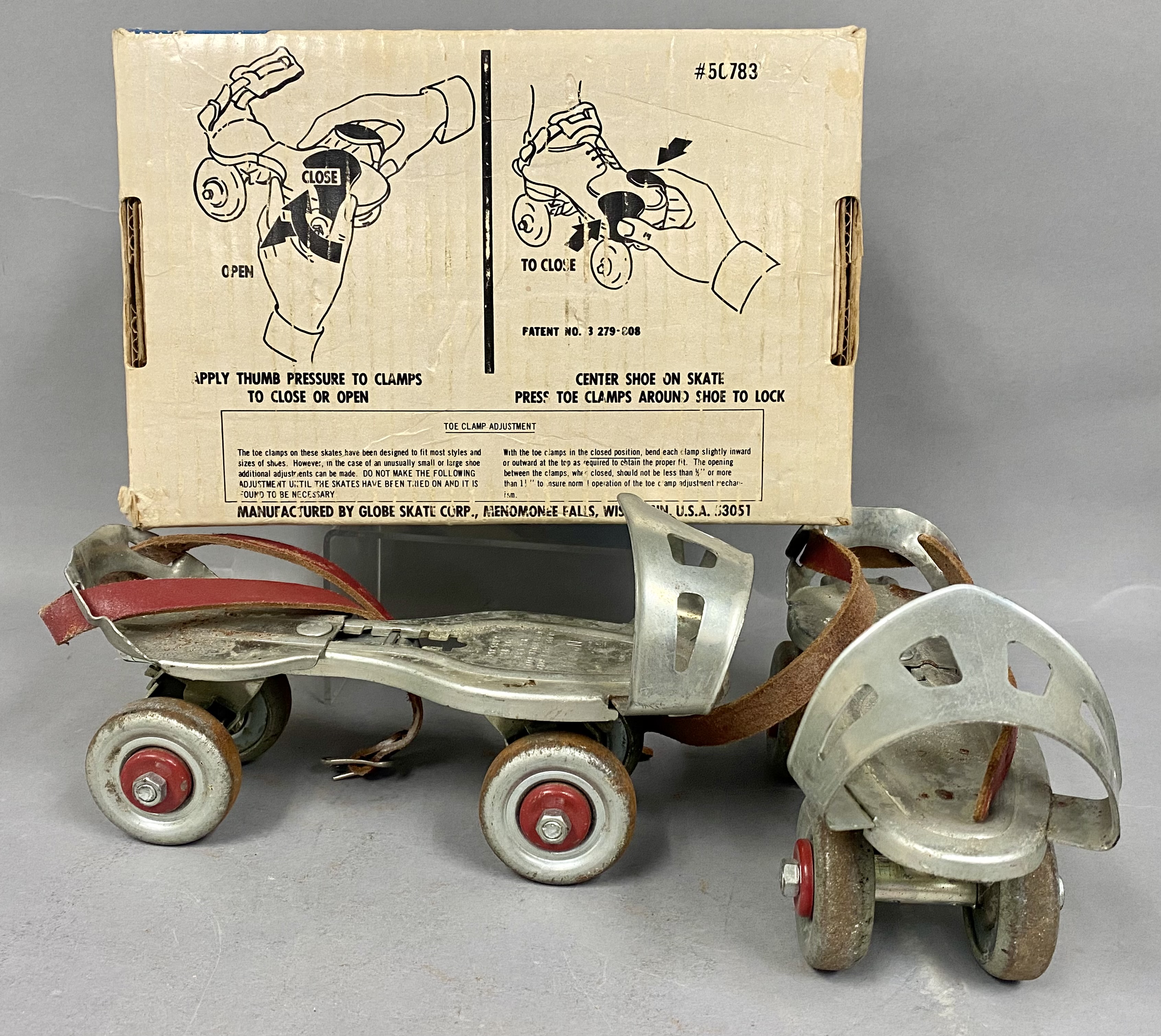 2 Globe Keyless Roller Skates