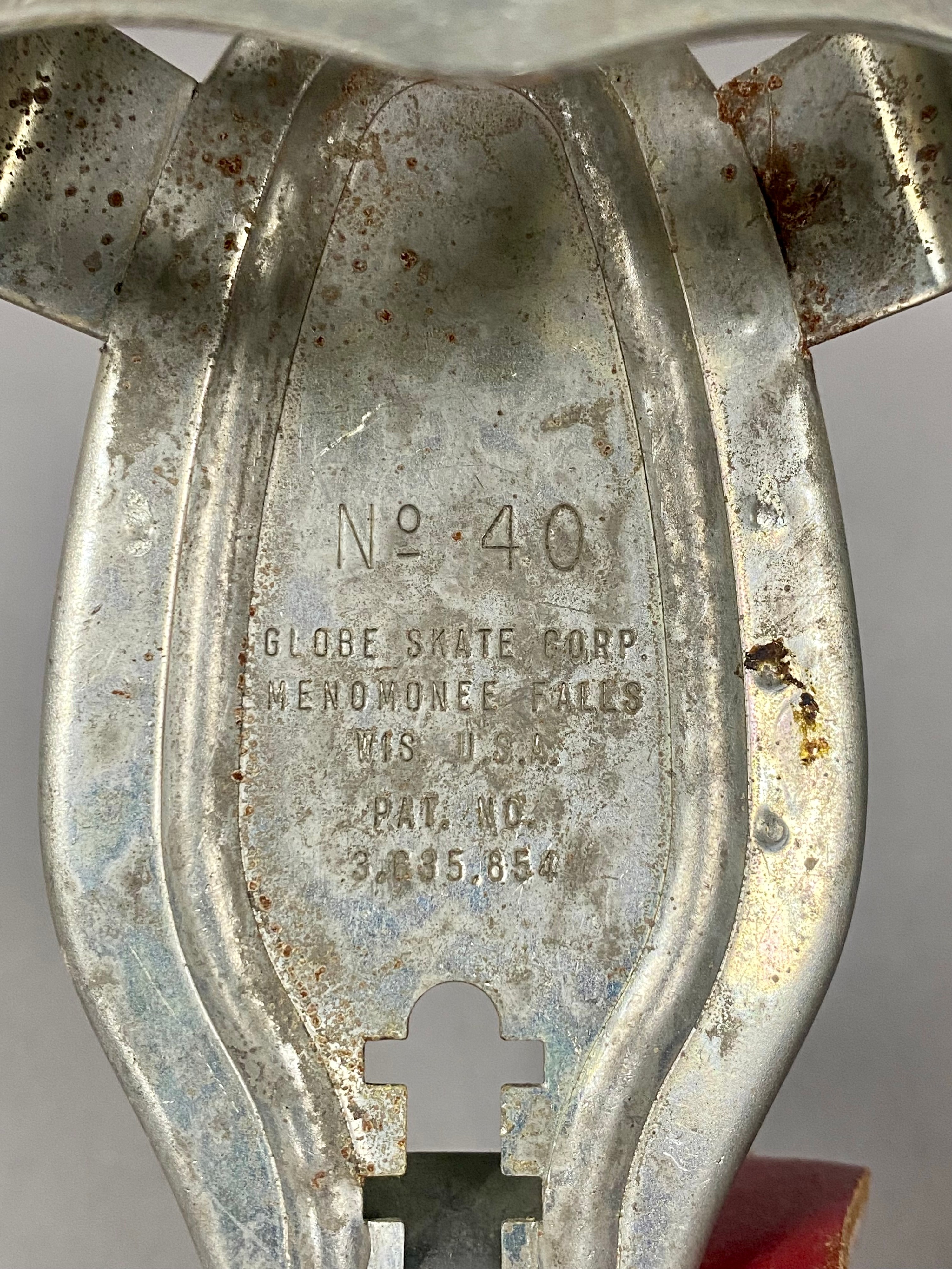 2 Globe Keyless Roller Skates