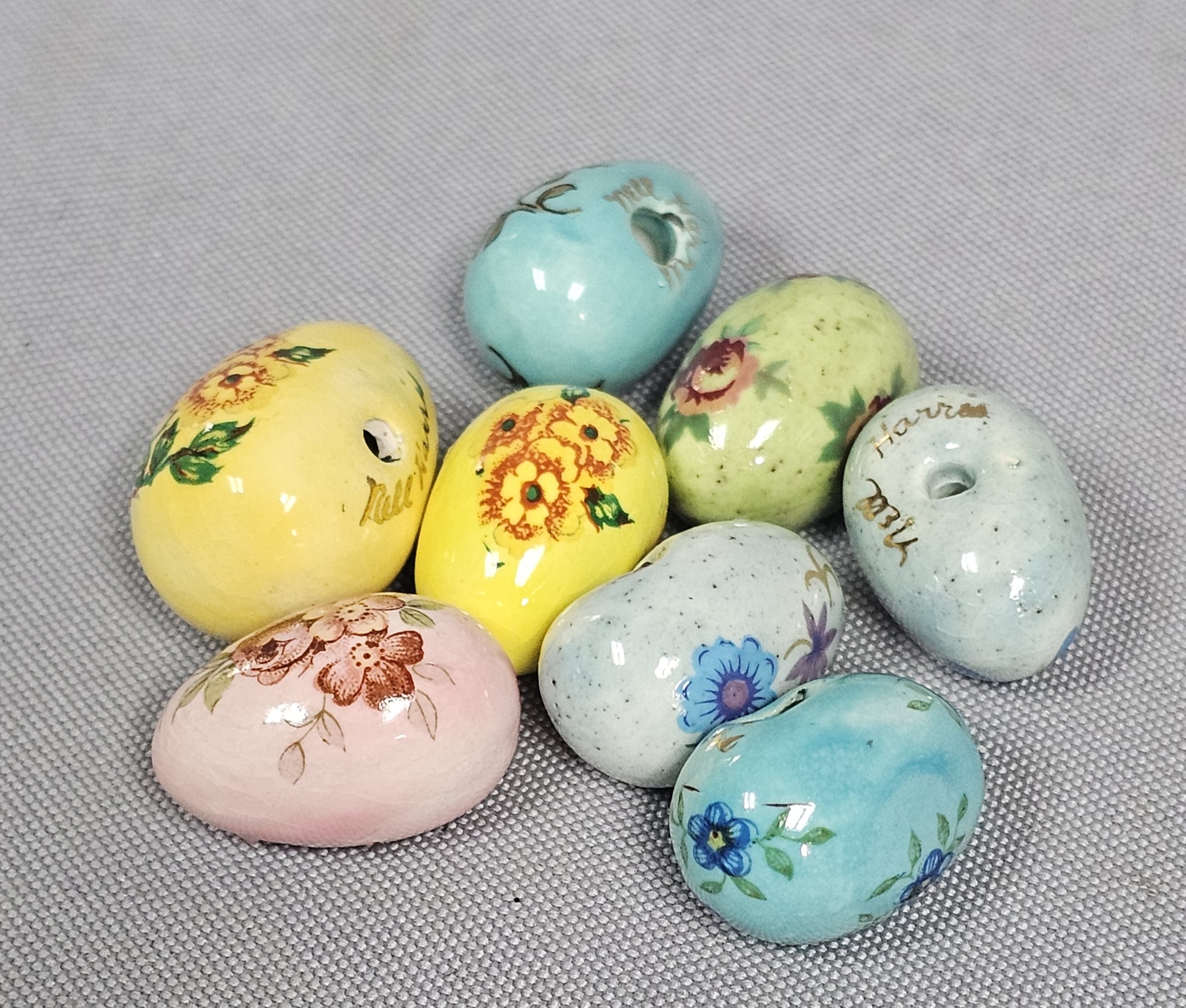 8 Nell Harris Ceramic Hand-Painted Egg Beads