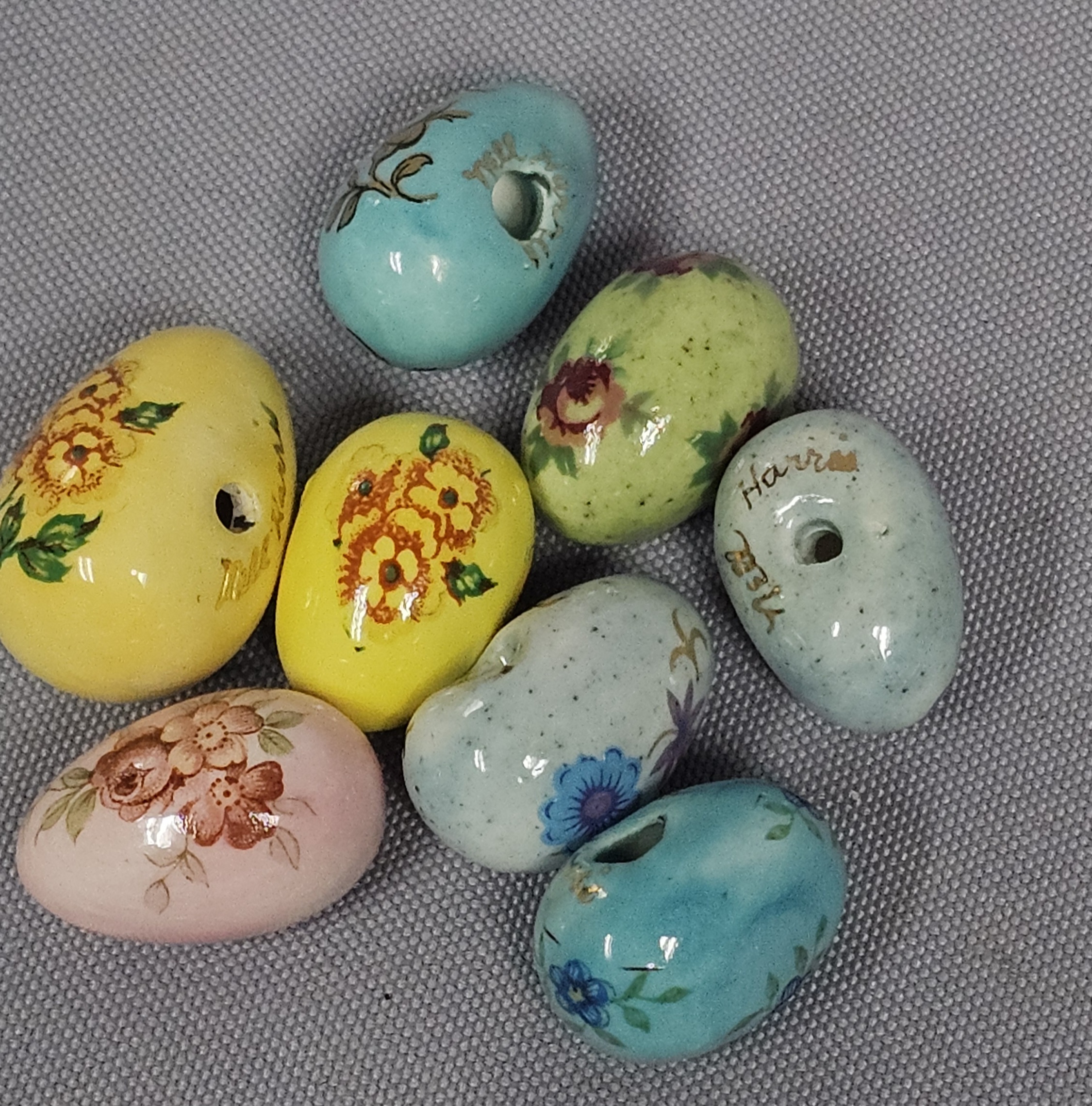 8 Nell Harris Ceramic Hand-Painted Egg Beads