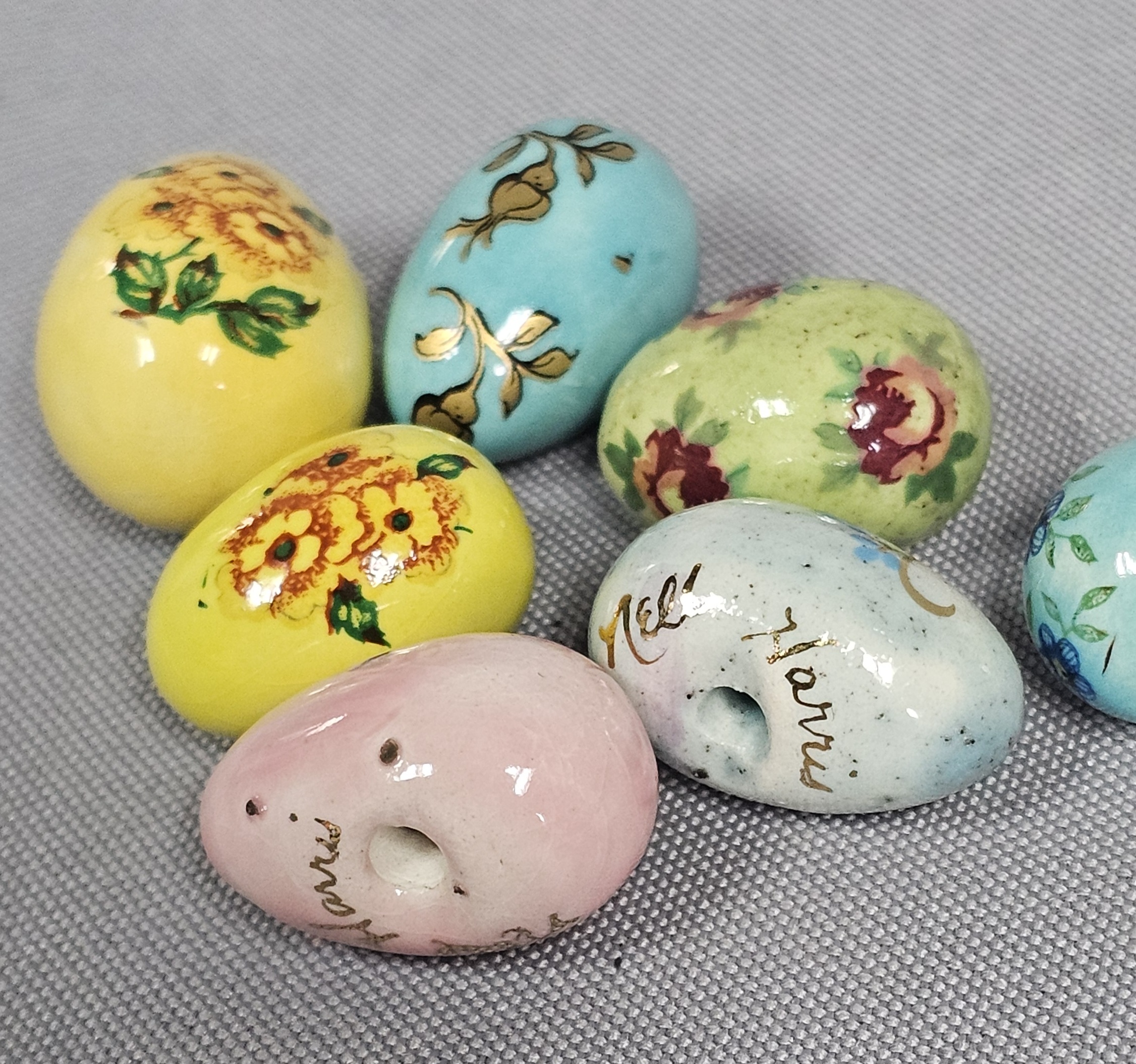 8 Nell Harris Ceramic Hand-Painted Egg Beads