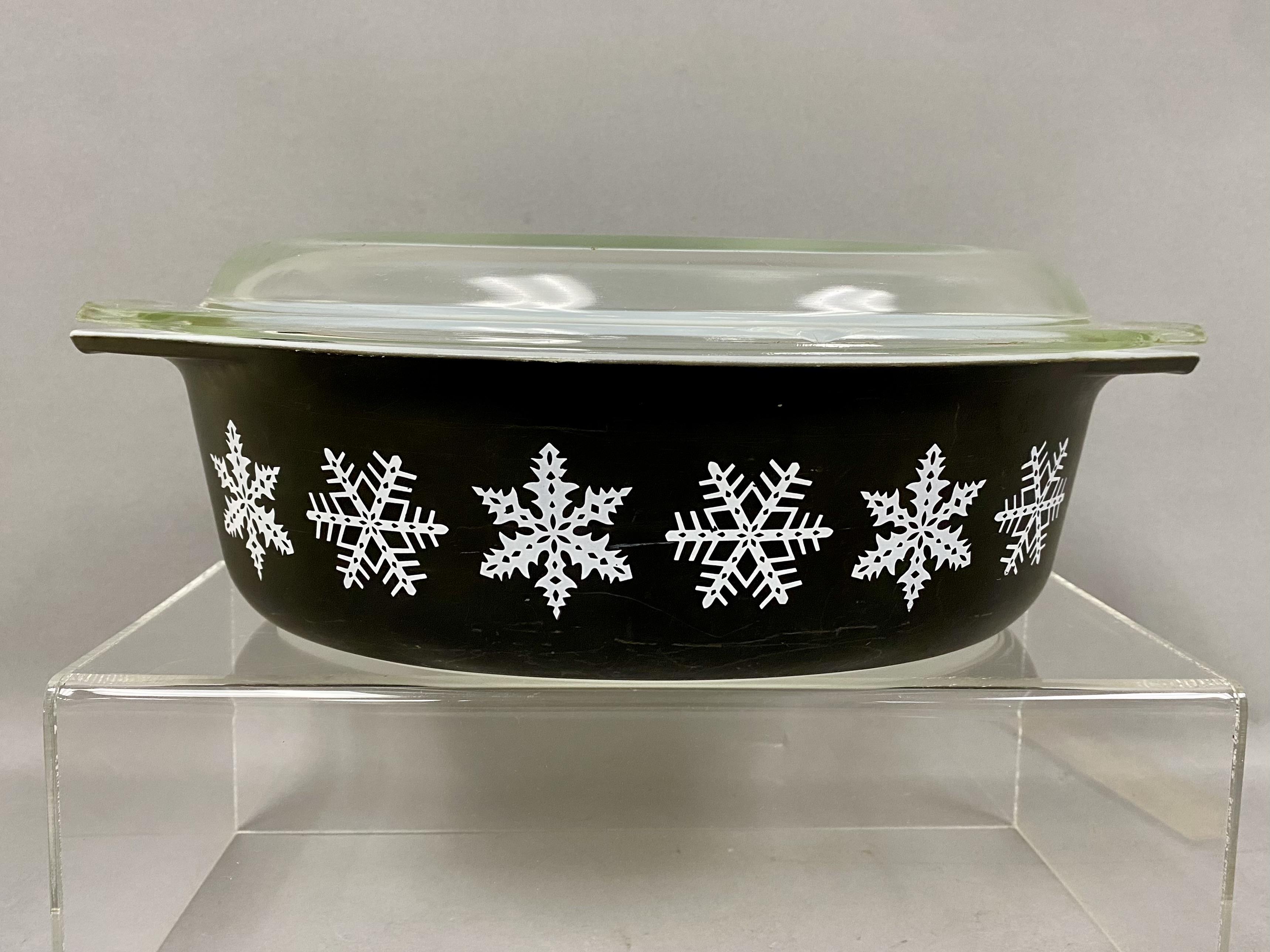 Pyrex Charcoal Snowflake Oval Casserole