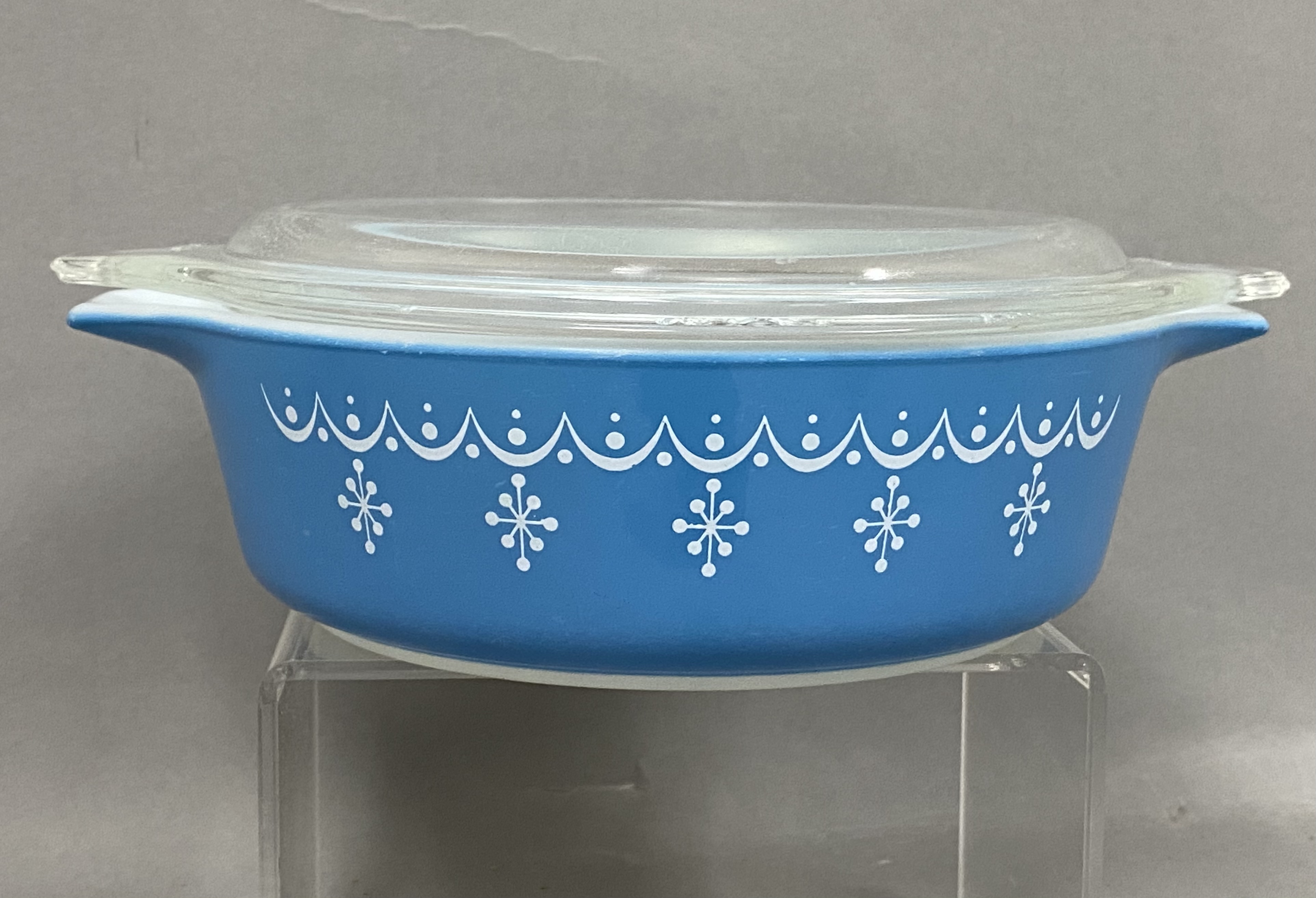 Pyrex Snowflake Blue Casserole & Red Mixing Bowl