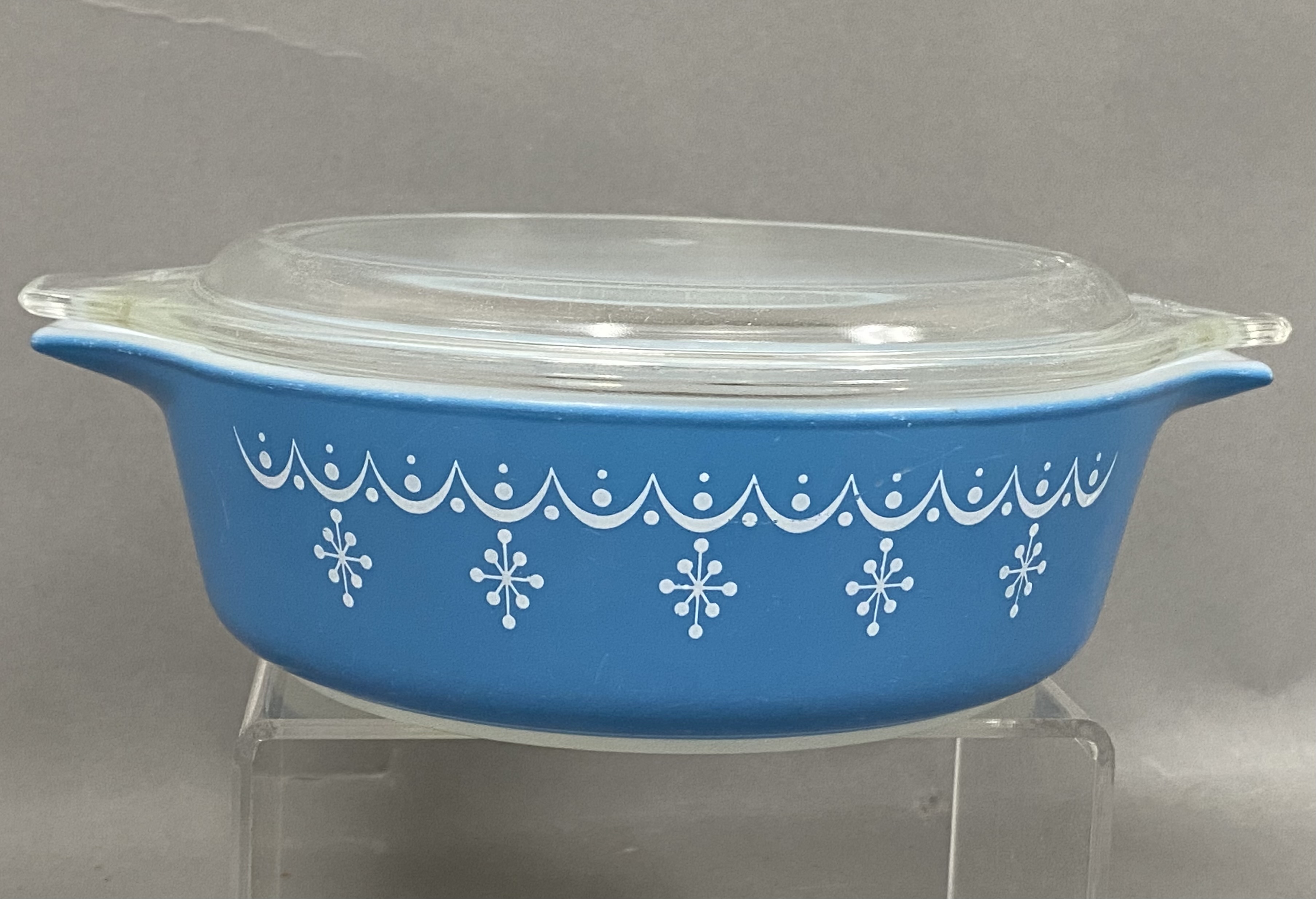 Pyrex Snowflake Blue Casserole & Red Mixing Bowl