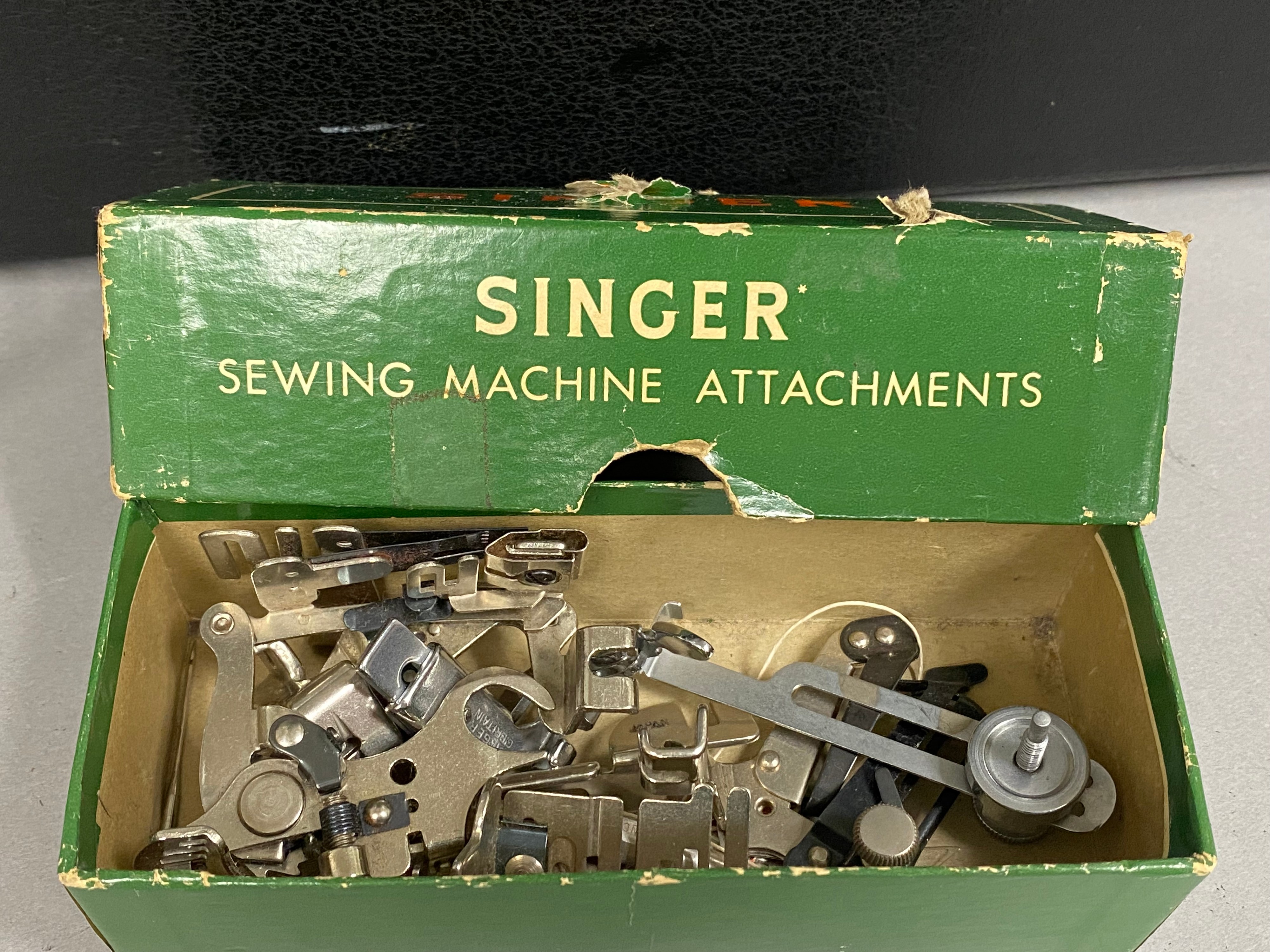 Singer 221 Featherweight Portable Sewing Machine & Case