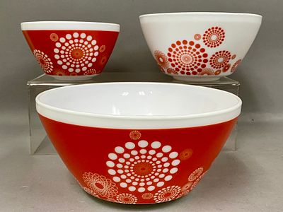 Pyrex Vintage Charm Rise 'n Shine Mixing Bowls. A set of three mixing bowls from the Vintage 
