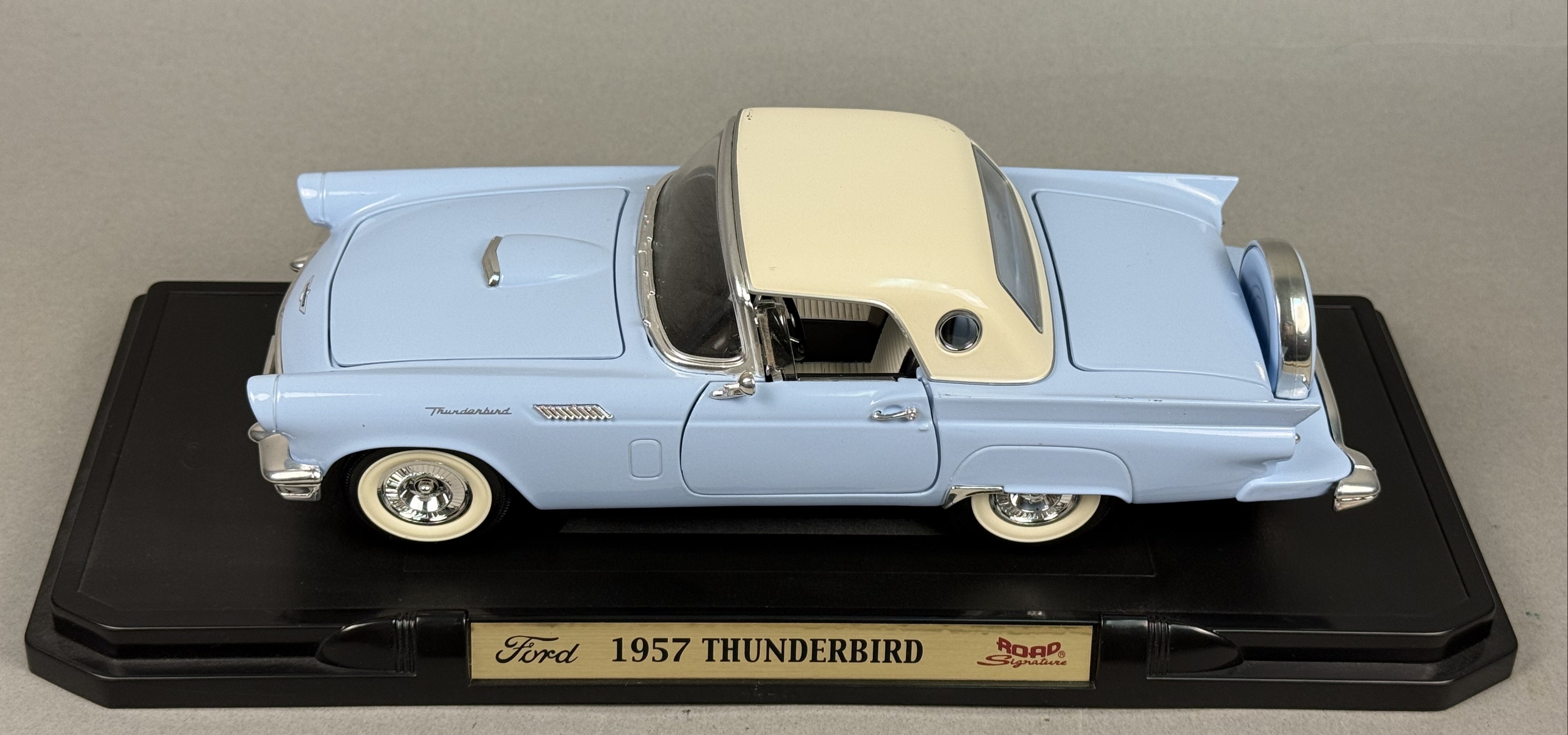 Road Signature Die-Cast 1957 Thunderbird