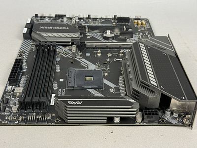 MSI MAG B550 TOMAHAWK Motherboard. This MSI MAG B550 TOMAHAWK ATX motherboard features an AMD 