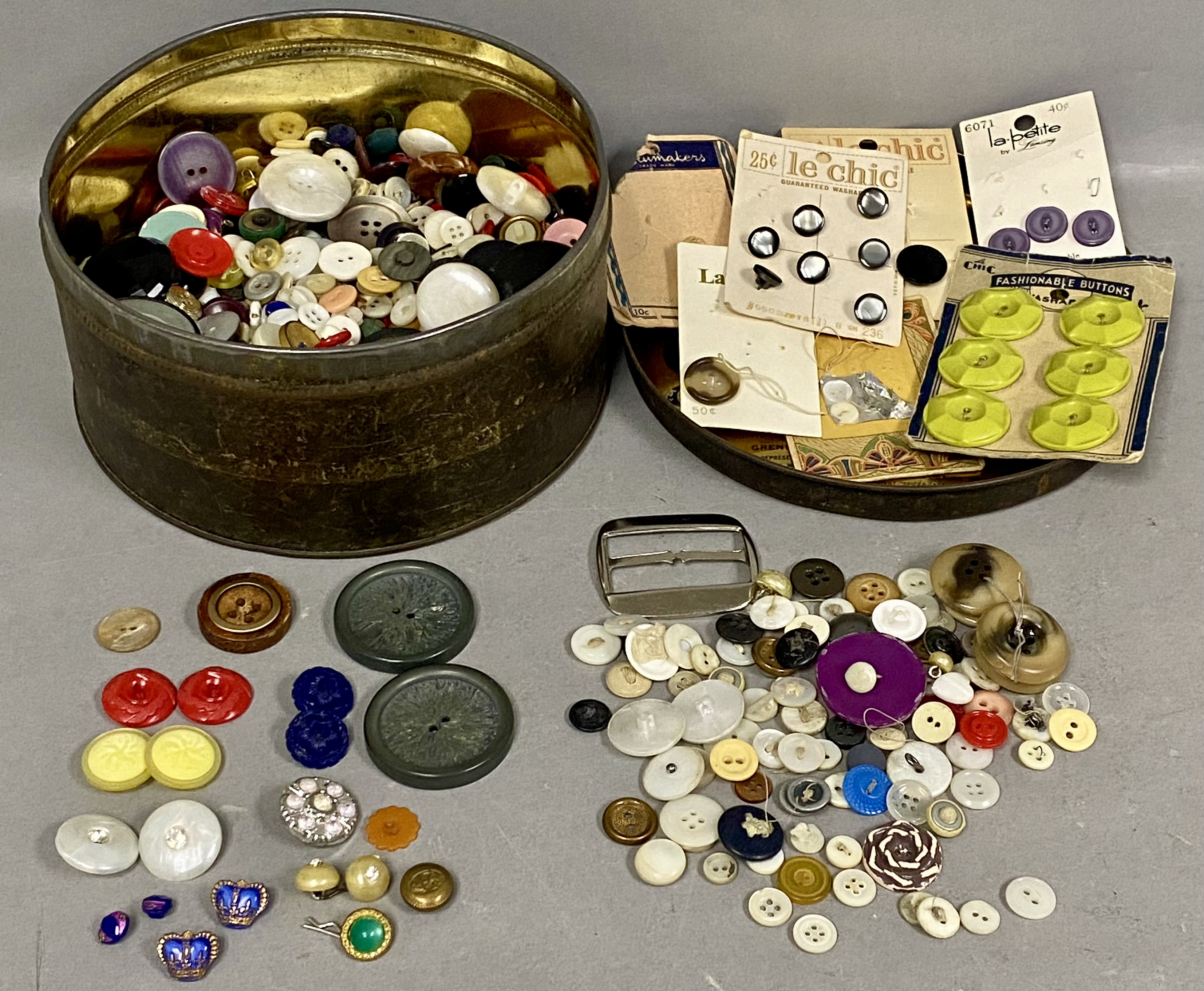 Le Chic Assorted Vintage Sewing Buttons