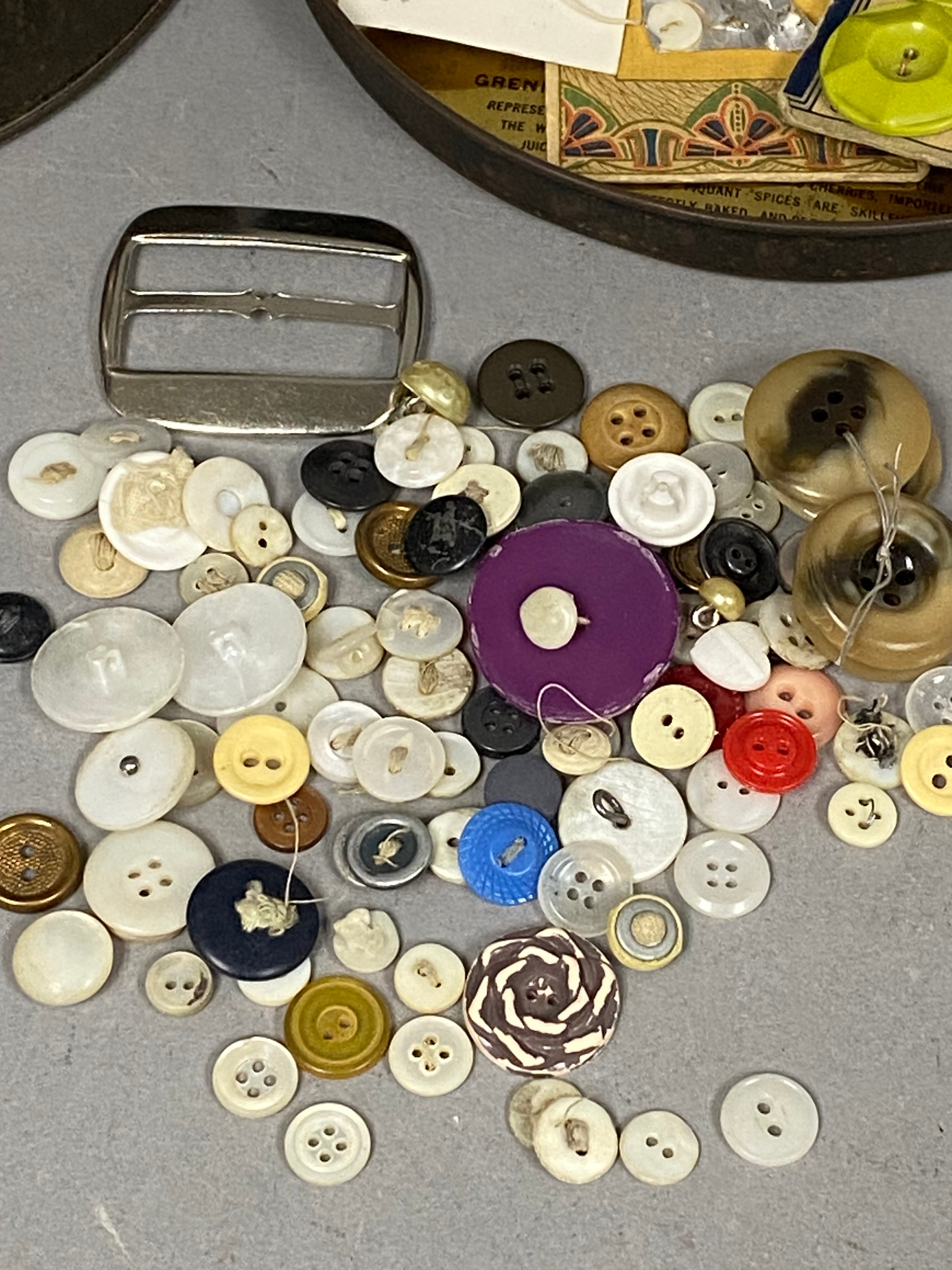 Le Chic Assorted Vintage Sewing Buttons