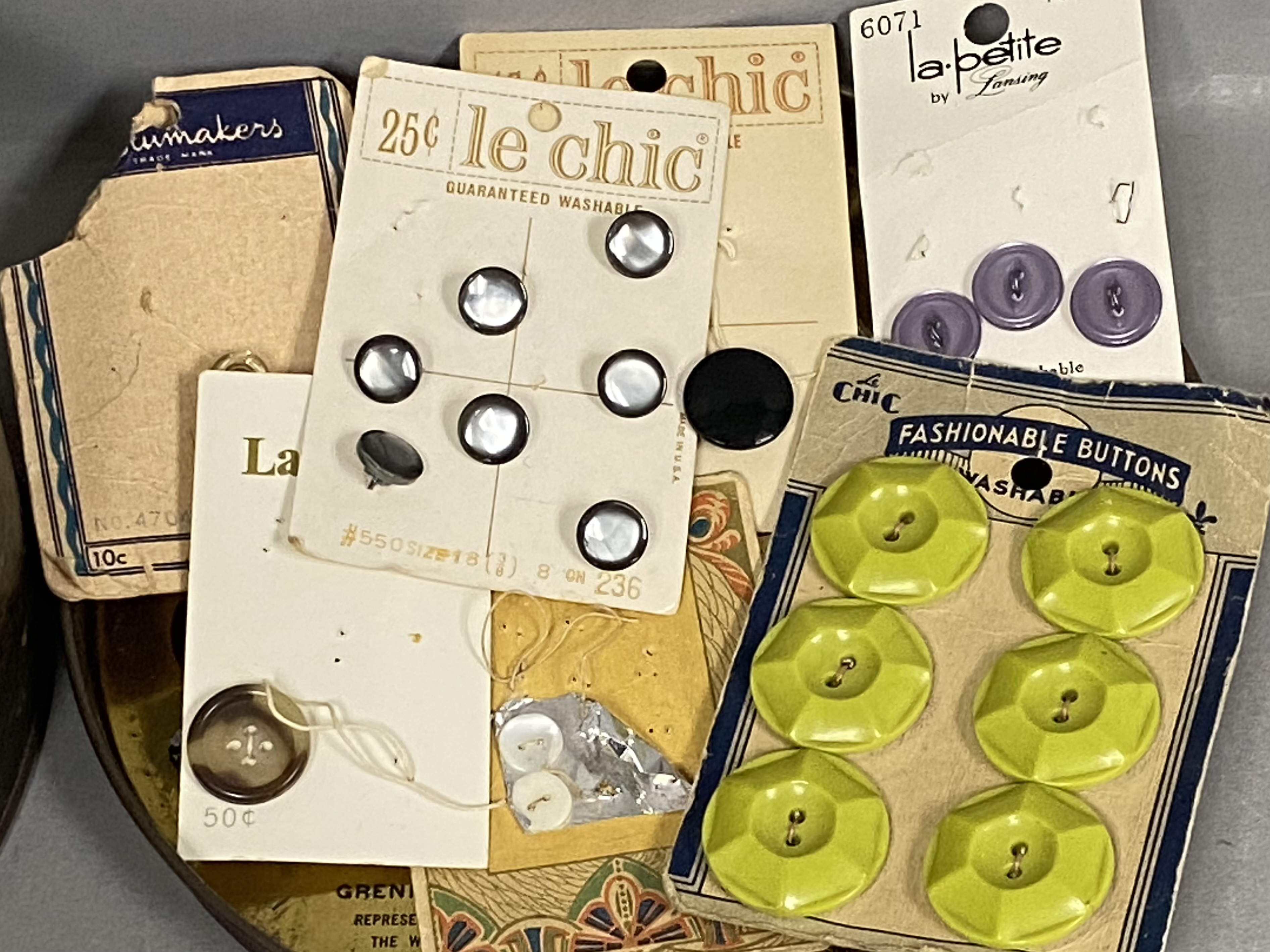 Le Chic Assorted Vintage Sewing Buttons