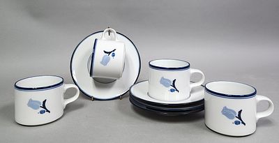 Dansk Tivoli La Tulipe Stoneware Set. This stoneware collection features the La Tulipe pattern 