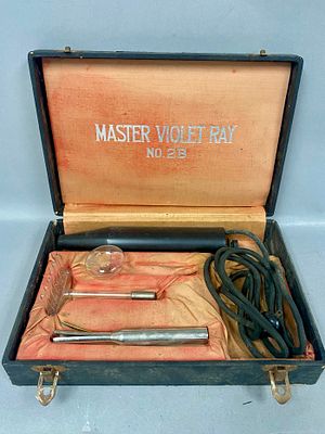 Master Electric Vintage Violet Ray Set. A vintage electrotherapy set featuring a black induction 