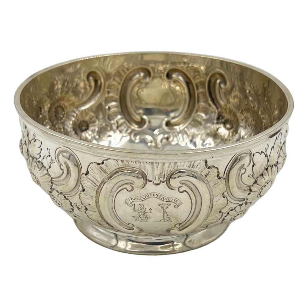 Lot 155: A SMALL LATE VICTORIAN SILVER ROSE BOWL, LONDON,...