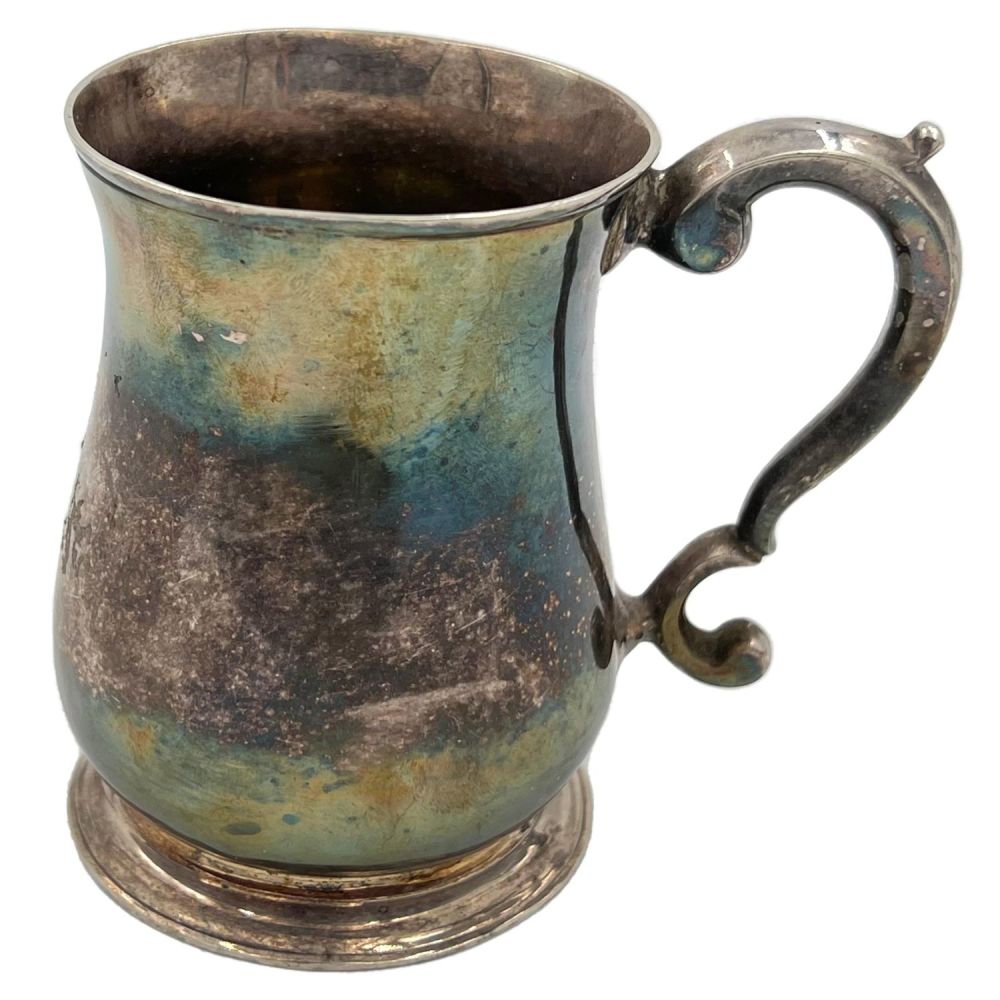 Lot 173: AN EARLY GEORGIAN SILVER TANKARD OF BALUSTER FORM,...