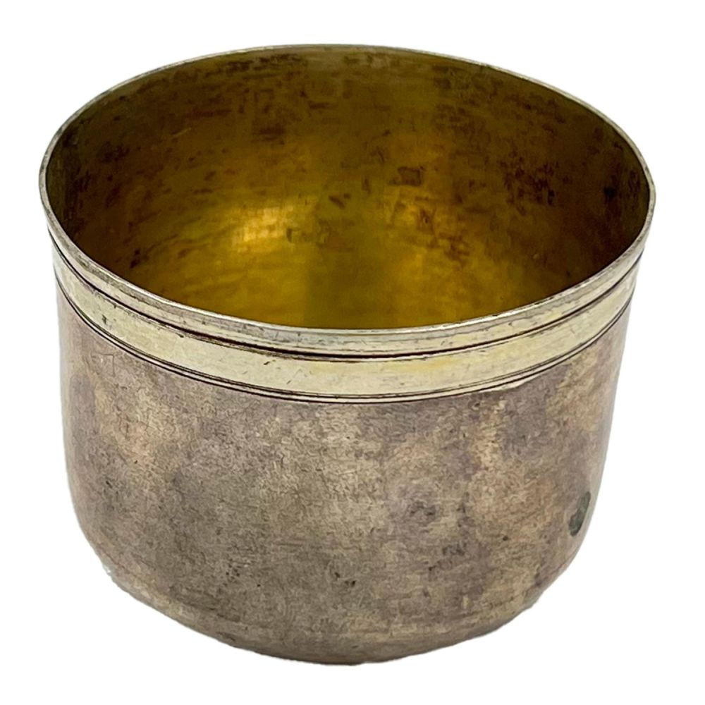 Lot 178: A GOOD QUALITY SILVER DRINKING BEAKER WITH A...