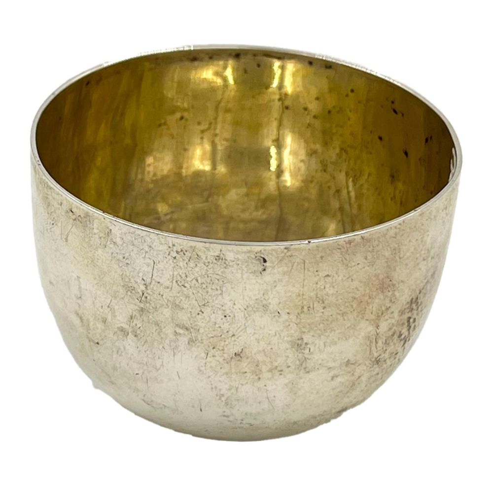 Lot 180: A GOOD QUALITY GEORGIAN SILVER DRINKING BEAKER, LONODN,...