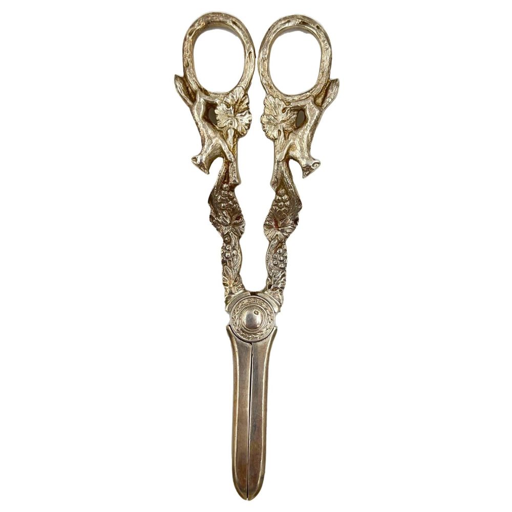 Lot 193: A GOOD PAIR OF SILVER CRÊPE SHARES/SCISSORS WITH...