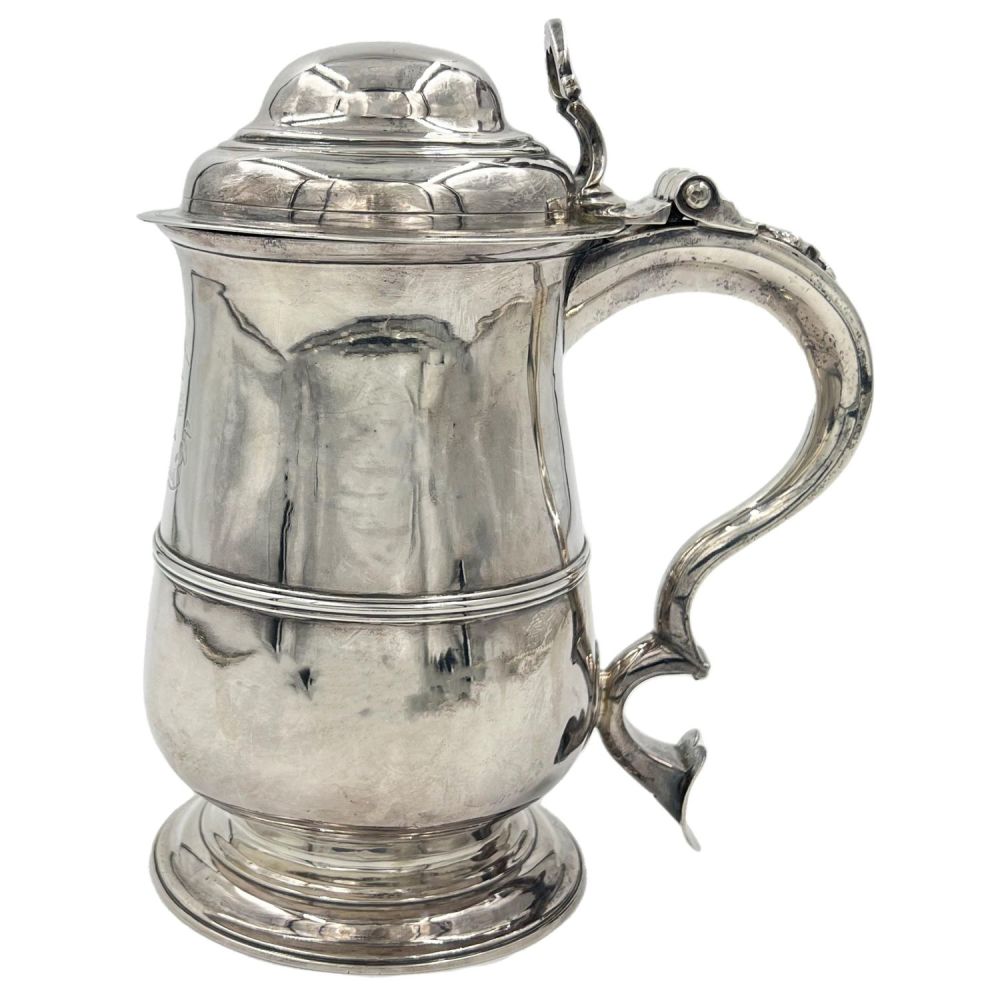 Lot 196: A GOOD QUALITY GEORGIAN SILVER DOMED TANKARD, LONDON,...