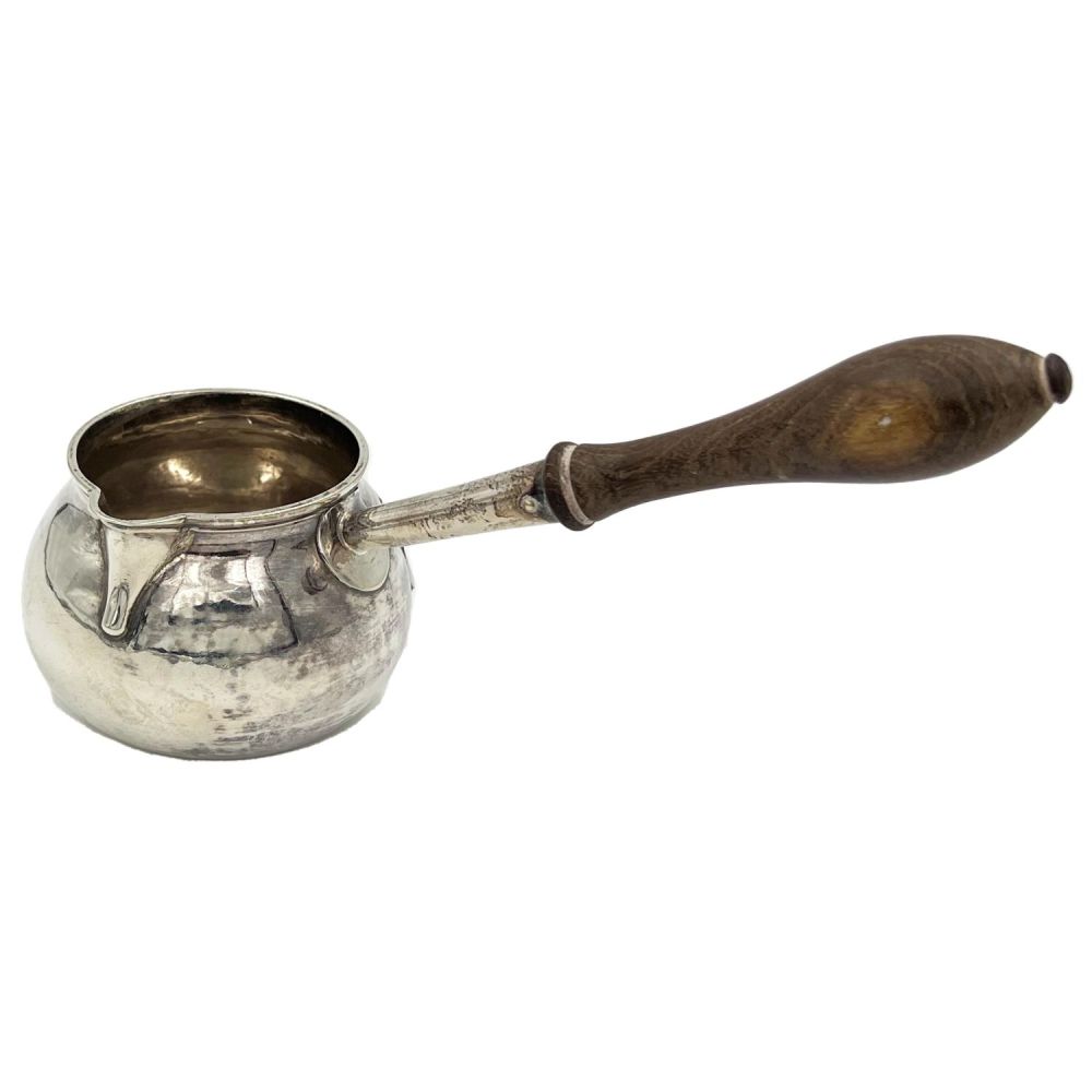 Lot 197: A GOOD QUALITY SMALL GEORGIAN SILVER BRANDY PAN...