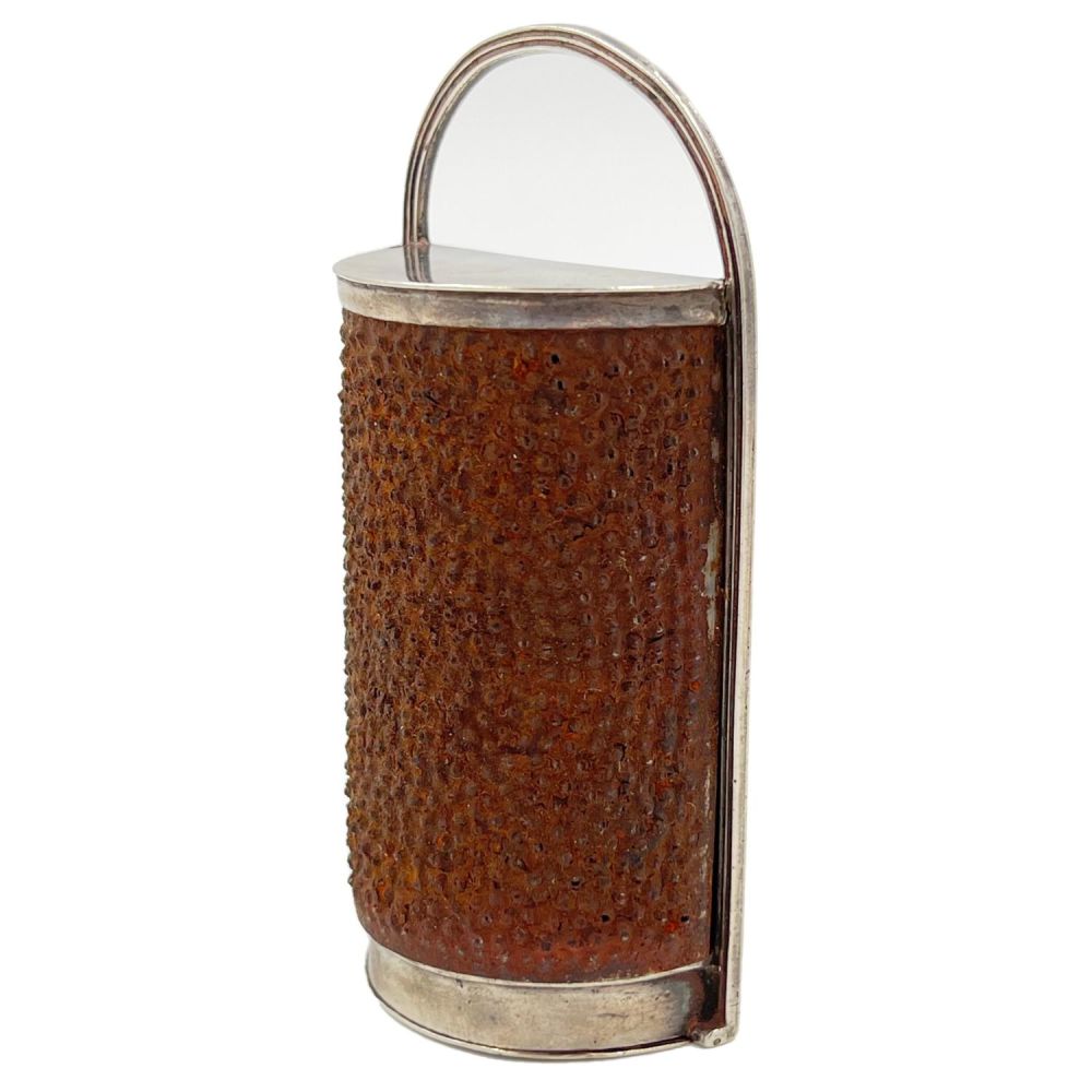 Lot 203: A GEORGIAN SILVER MOUNTED NUTMEG GRATER, LONDON, JOHN...