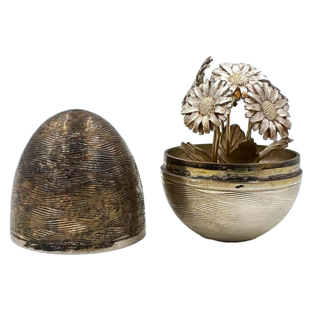Lot 208: A NICHOLAS PLUMMER SILVER SURPRISE EGG THAT OPENS...