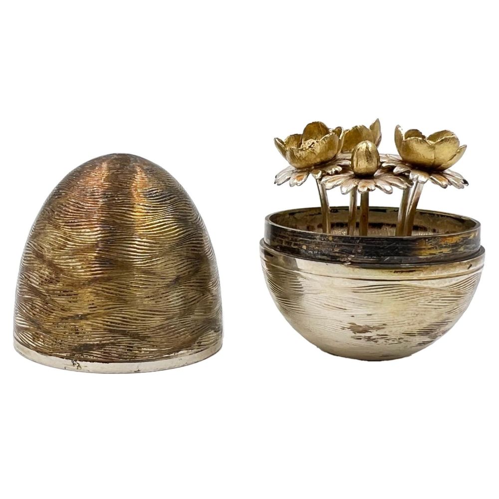 Lot 209: A NICHOLAS PLUMMER SILVER SURPRISE EGG THAT OPENS...